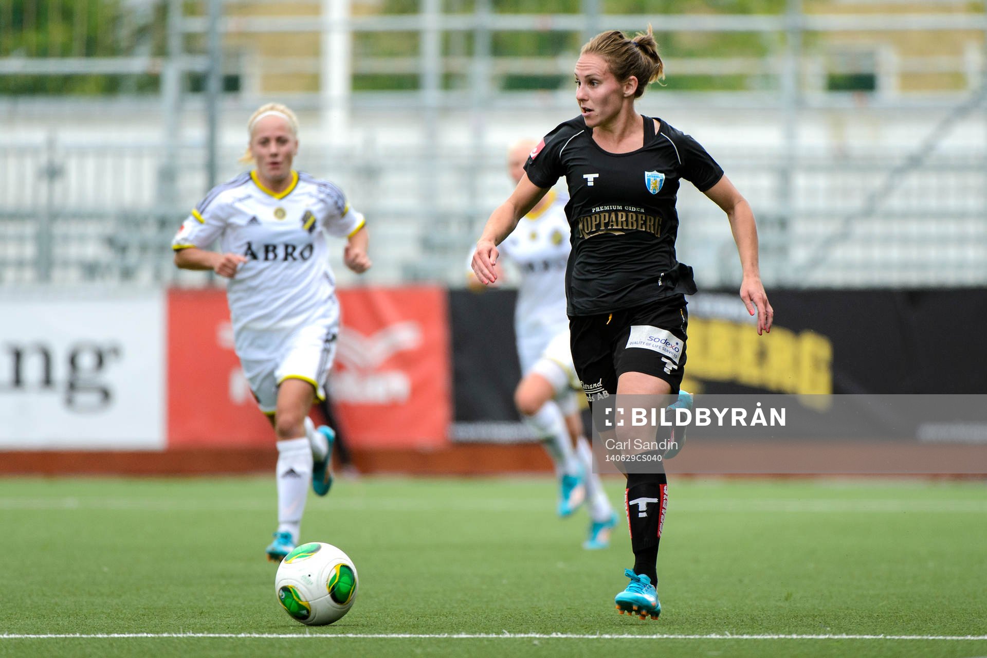 Göteborgs Manon Melis med bollen