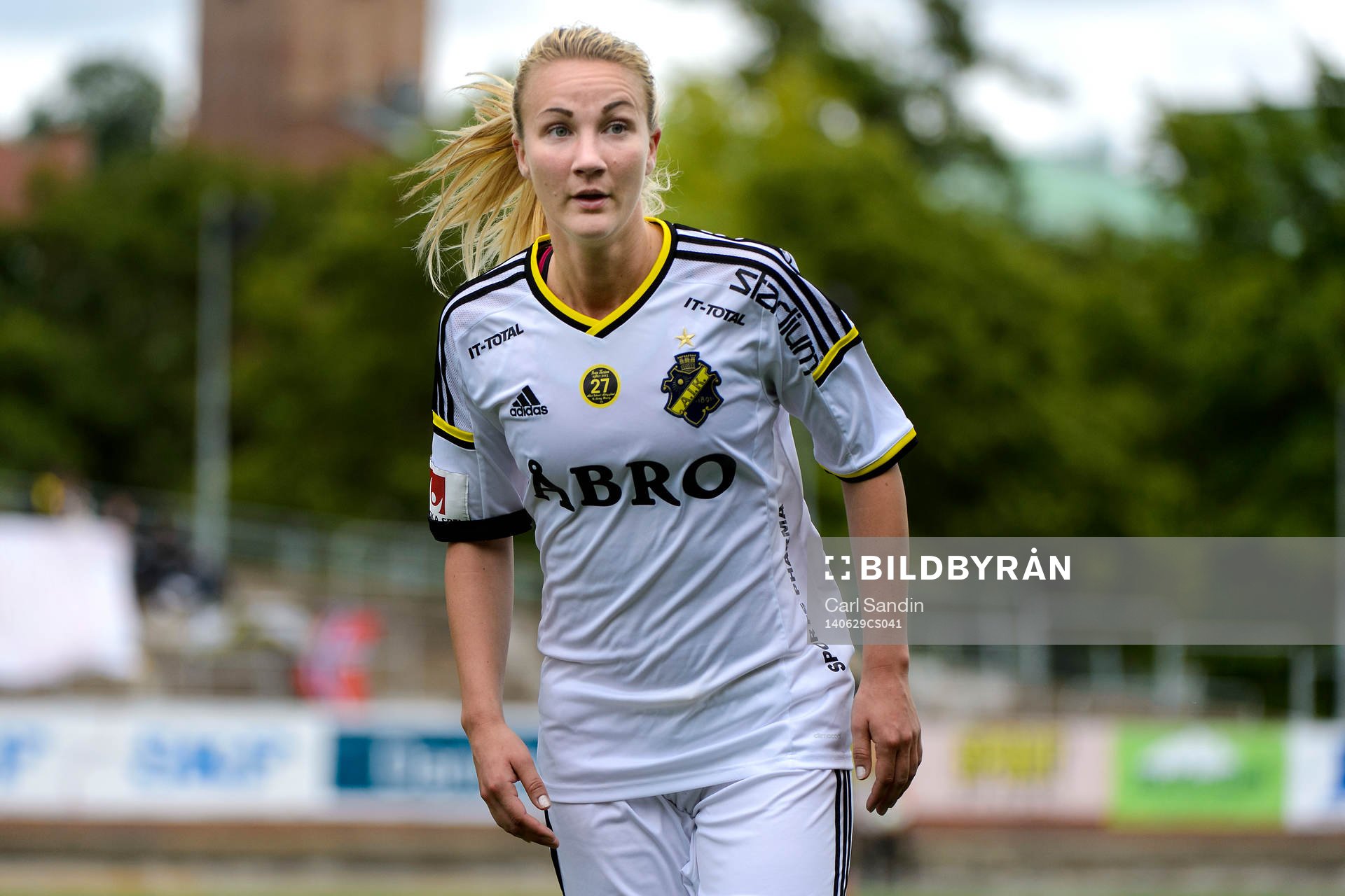 AIKs Emma Lundh under fotbollsmatchen i damallsvenskan mellan Kopparbergs Göteborg och AIK den 29 juni 2014 i Göteborg.