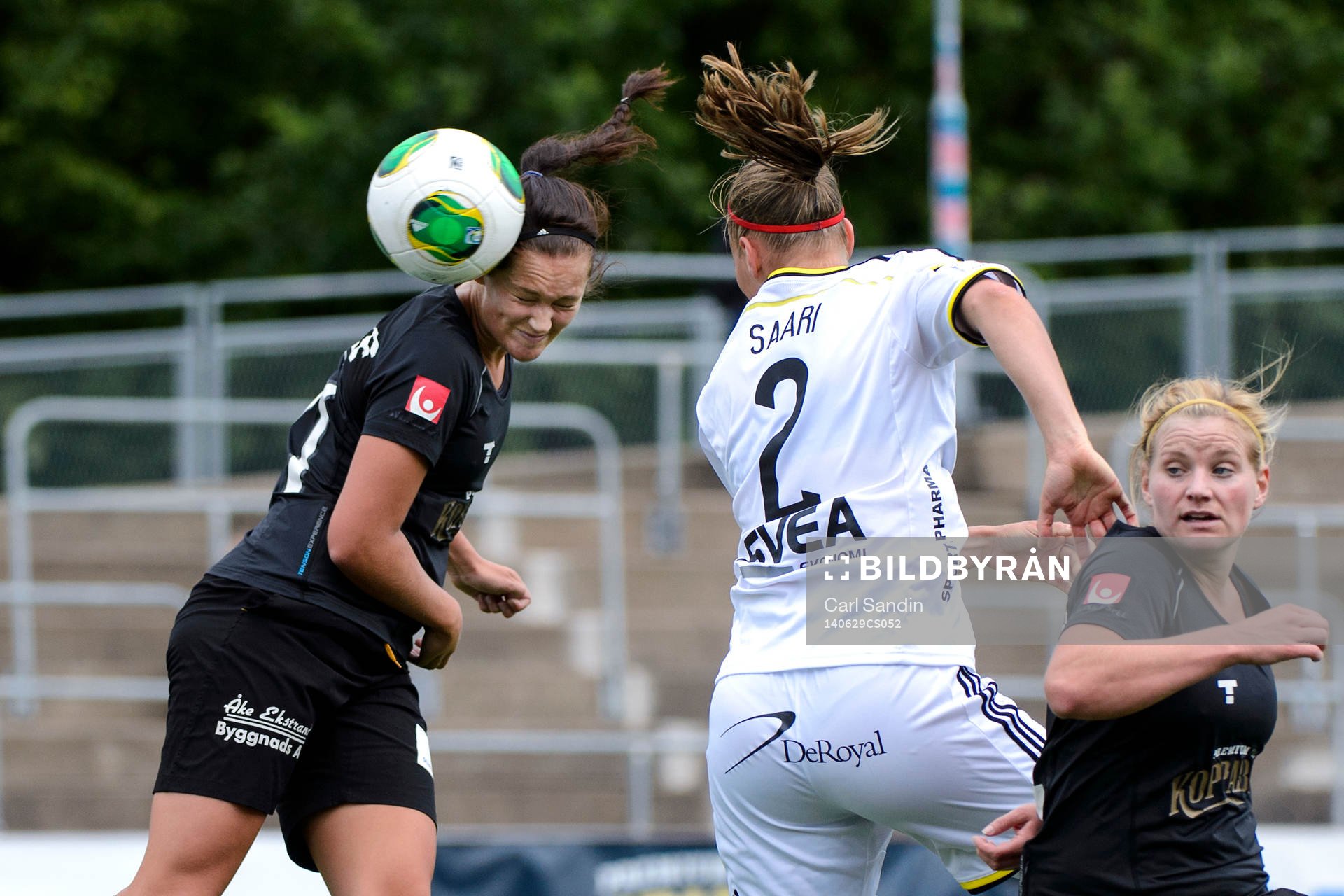 Göteborgs Julia Wahlberg i nickduell med AIKs Maija Saari