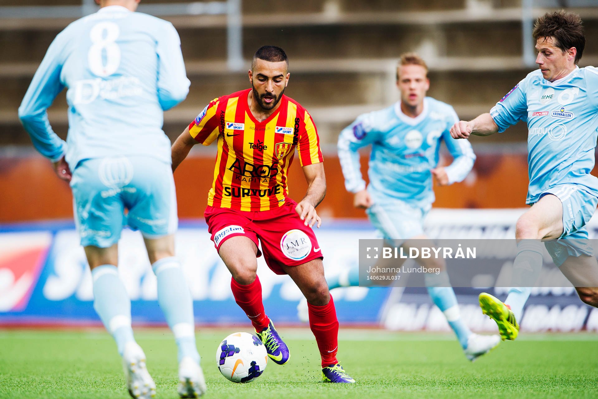 Syrianskas Charbel George utmanas av Degerfors Patrik