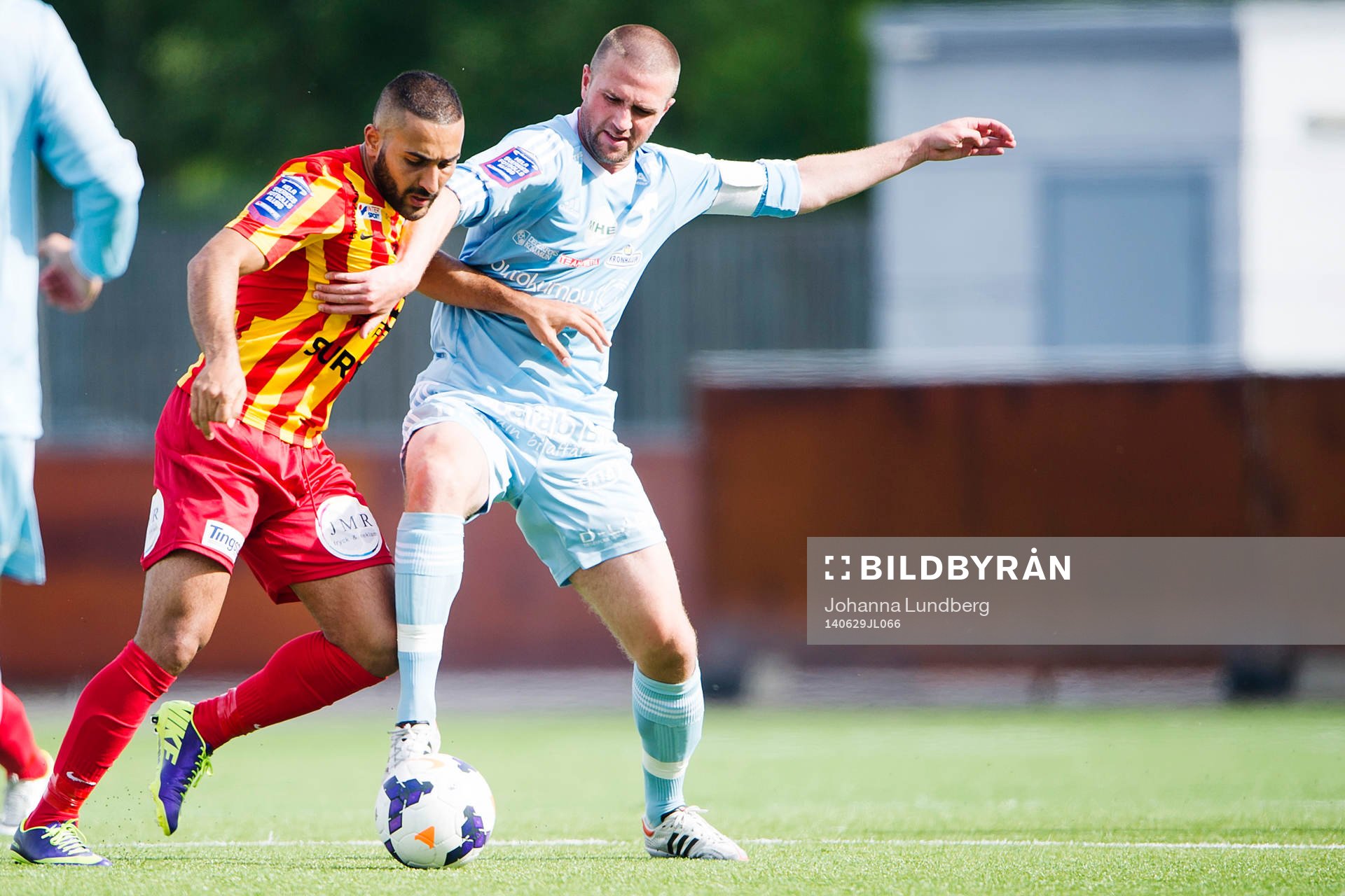 Syrianskas Saman Ghoddos i kamp med Degerfors Tobias Solberg under fotbollsmatchen i Superettan mellan Syrianska och Degerfors den 29 juni 2014 i Södertälje.