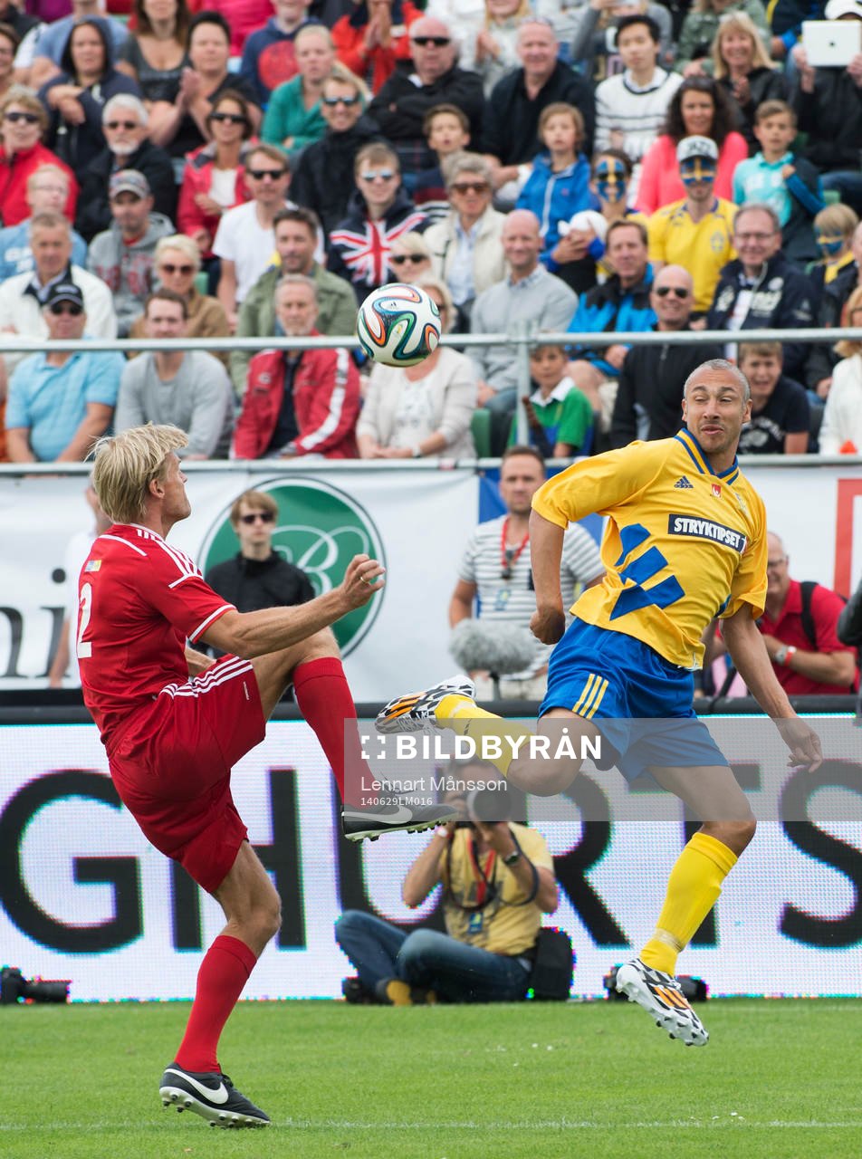 Henrik Larsson och Johan Mjällby i jubileumsmatchen