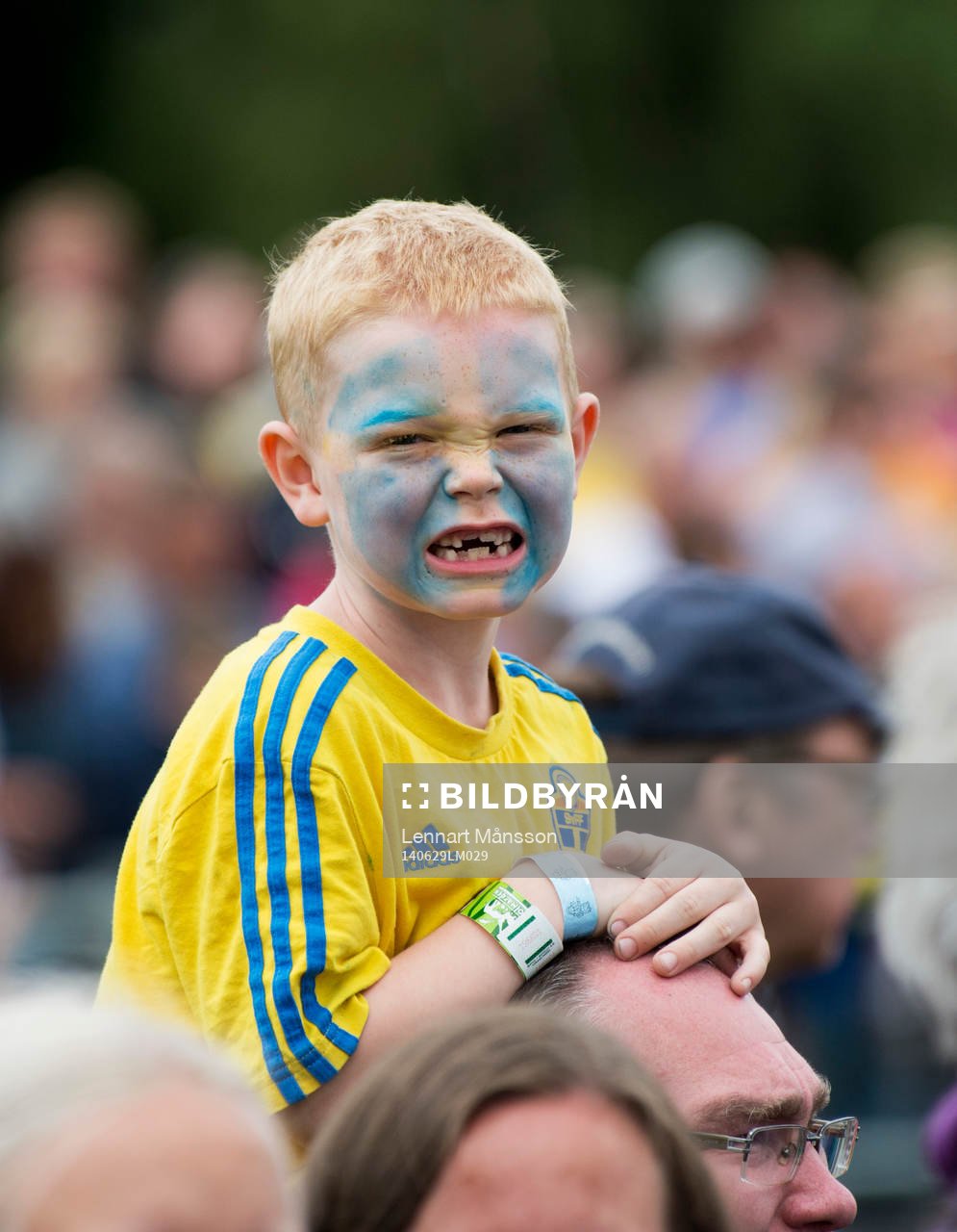 Ansiktsmålad supporter i jubileumsmatchen VM-laget 1994 i