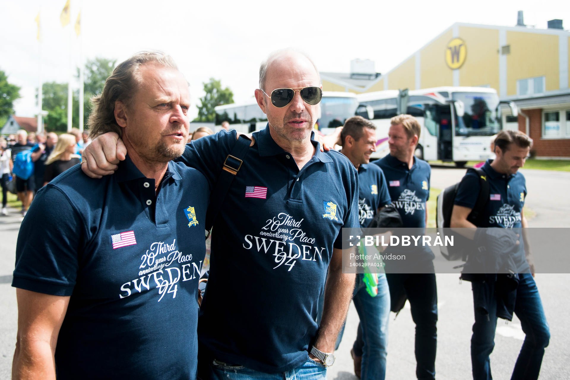 VM-laget 1994s Jonas Thern och målvakt Thomas Ravelli