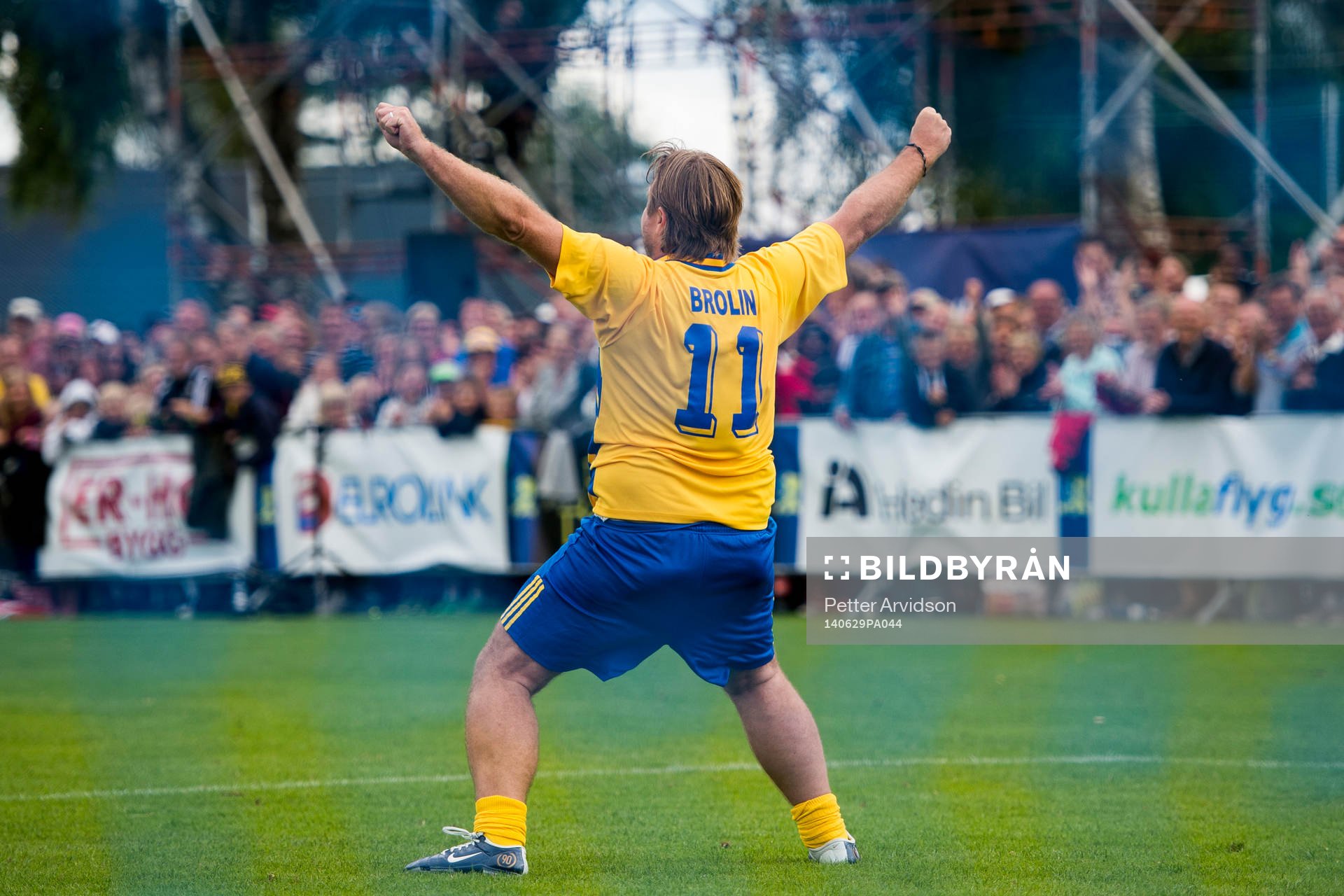 VM-laget 1994s Tomas Brolin jublar