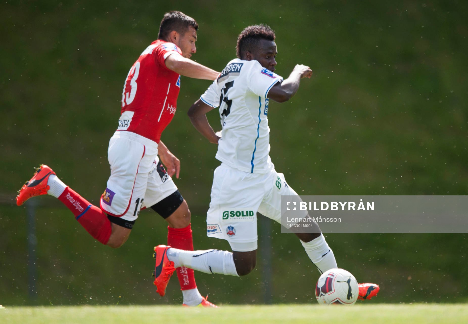 Kalmars Emin Nouri och Helsingborgs David Accam i