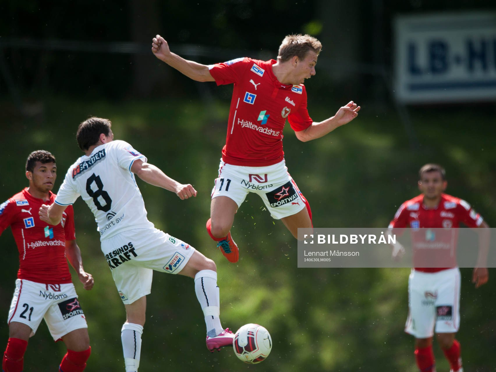 Kalmars Jonathan Ring och Helsingborgs Ardian Gashi i