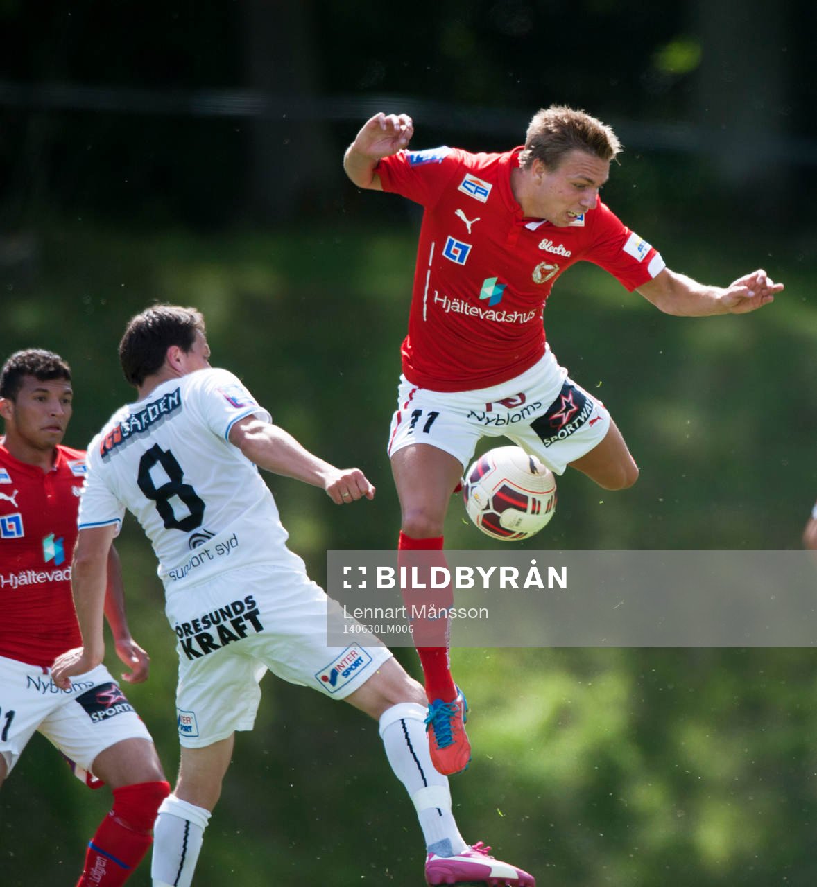 Kalmars Jonathan Ring och Helsingborgs Ardian Gashi i