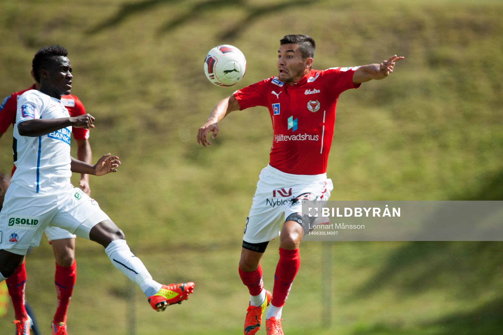 Kalmars Emin Nouri och Helsingborgs David Accam i