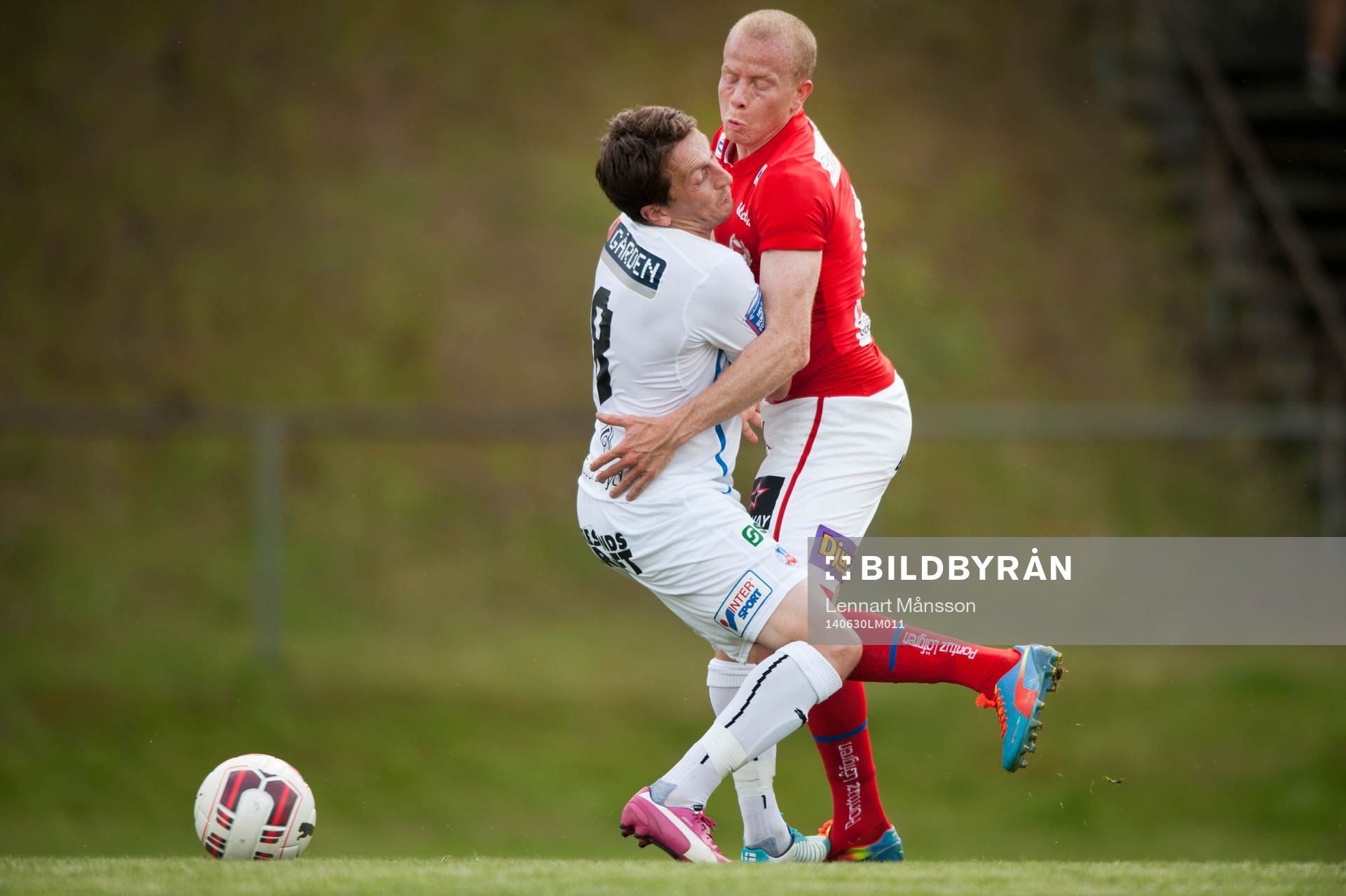 Helsingborgs Ardian Gashi och Kalmars Tobias Eriksson i