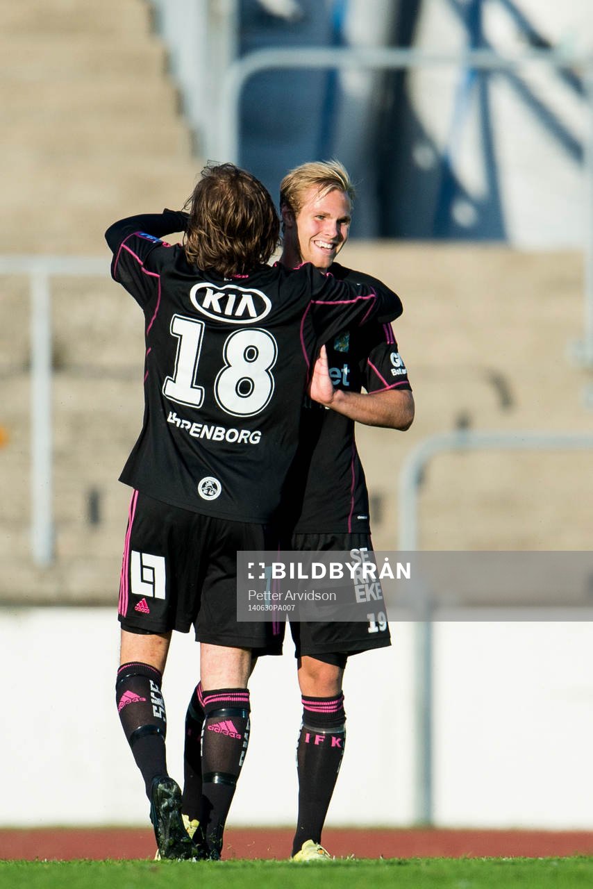 IFK Göteborgs Gustav Engvall jublar tillsammans med Darijan Bojanic under fotbollsmatchen i Folksam U21 Allsvenskan Södra mellan Malmö FF och IFK Göteborg den 30 juni 2014 i Malmö.