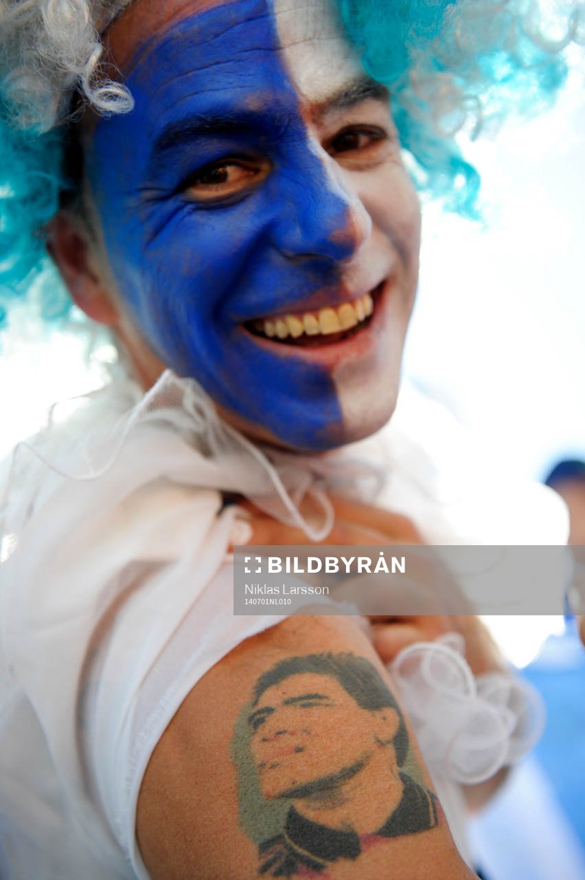 Argentinsk supporter med Diego Maradona intatuerad innan