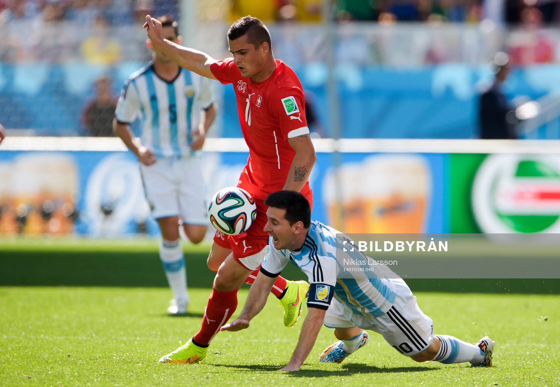 Argentinas Lionel Messi och Schweiz Granit Xhaka