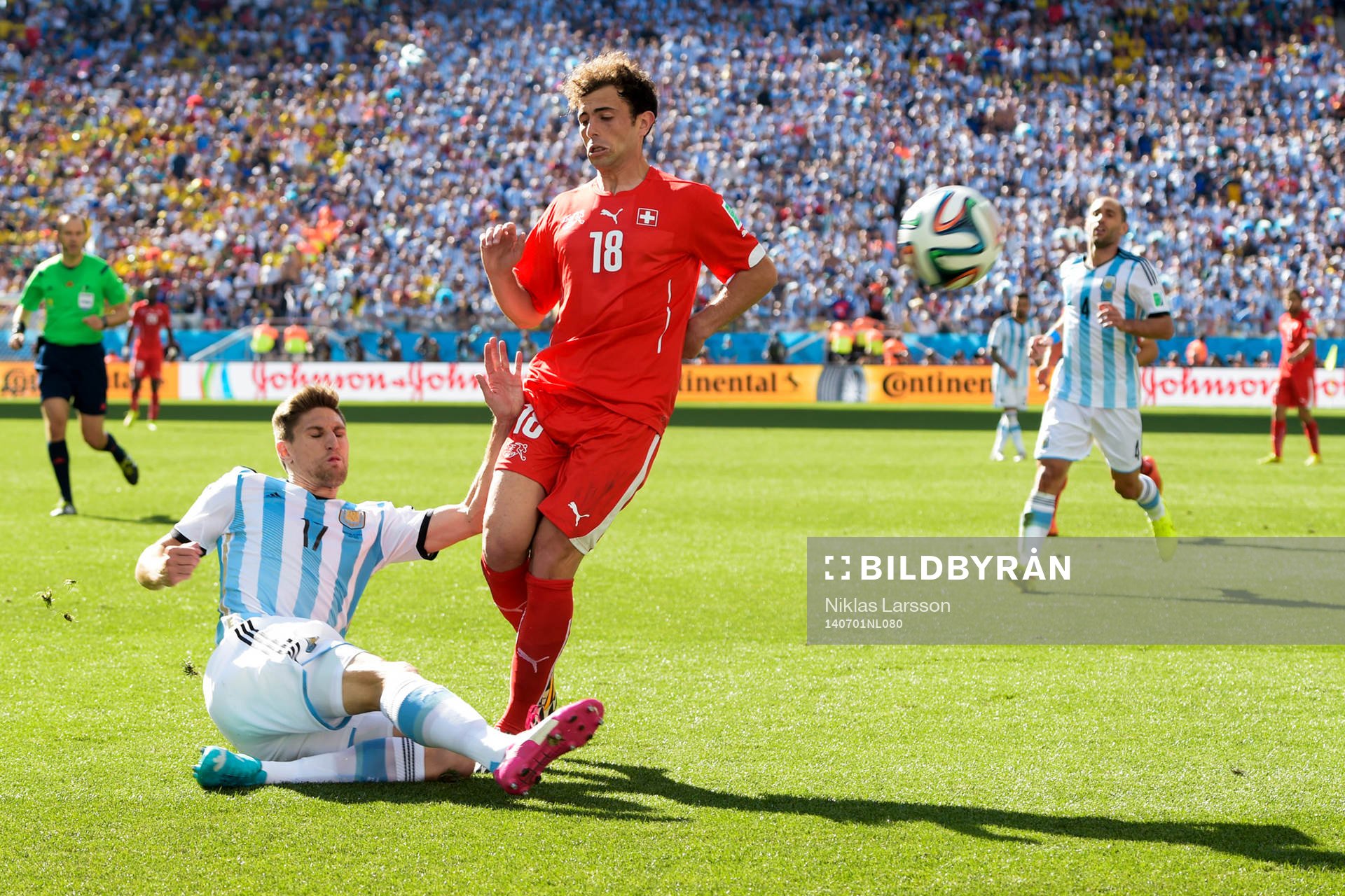 Argentinas Federico Fernandez  och Schweiz Admir Mehmedi