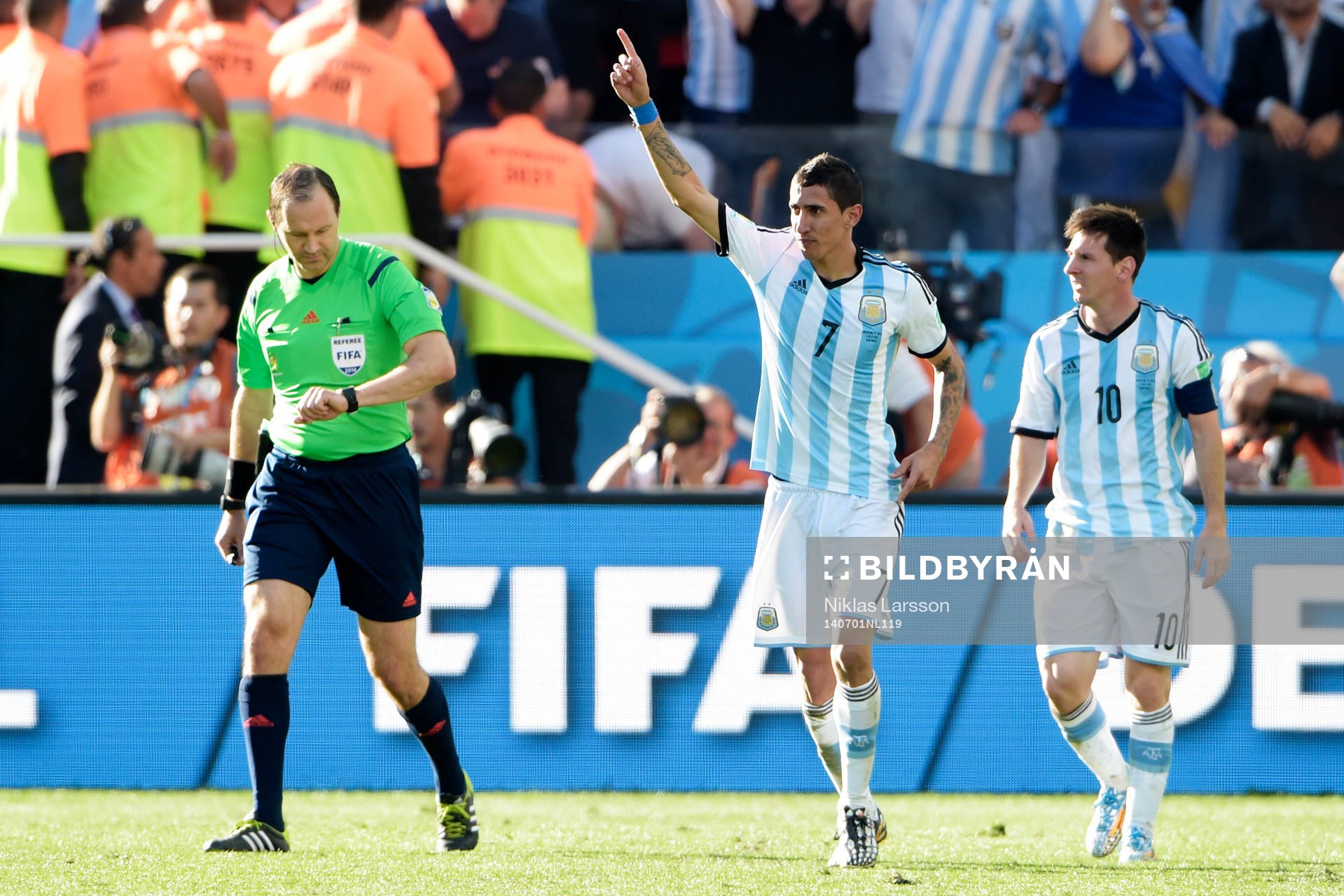 Argentinas Angel Di Maria och Lionel Messi jublar