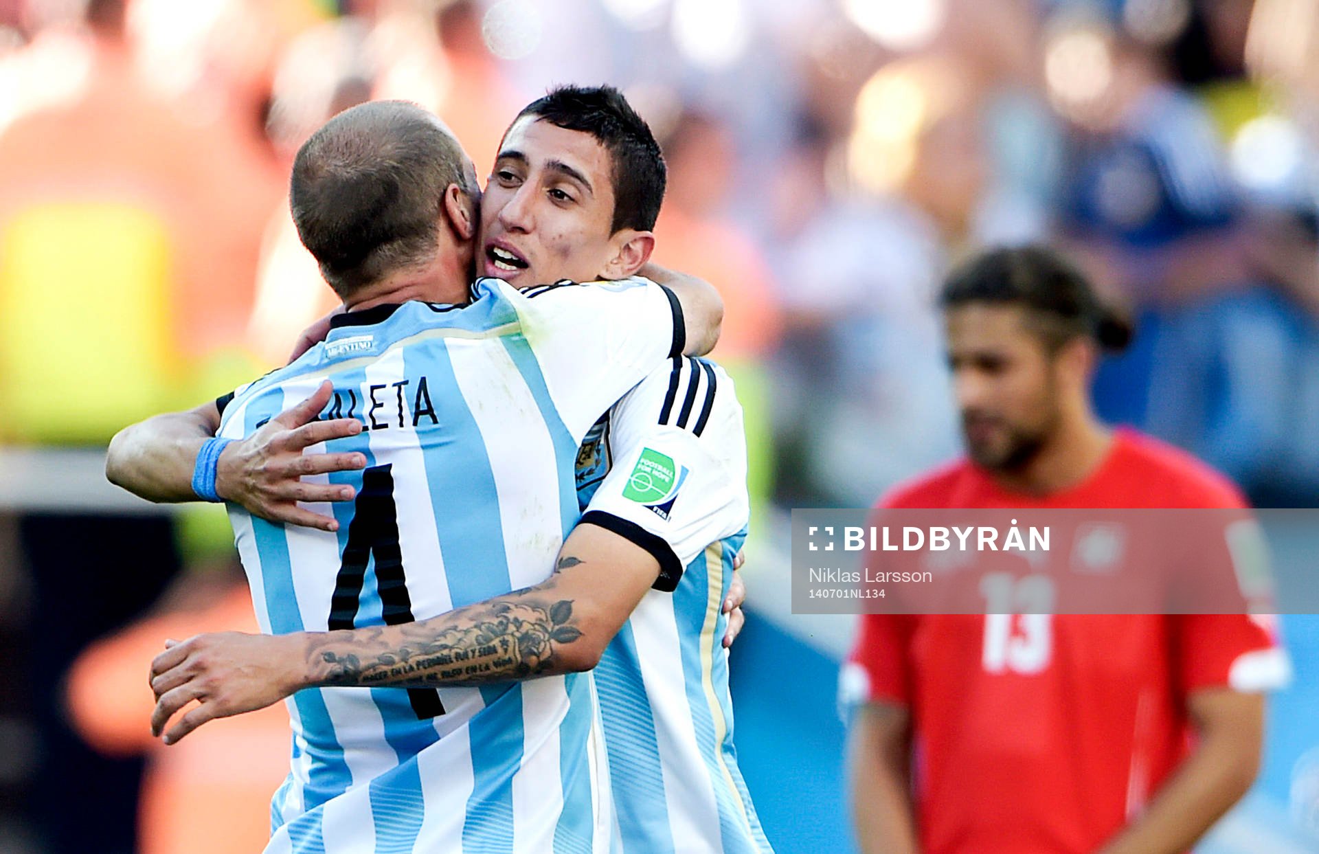 Argentinas Pablo Zableta och Angel Di Maria jublar