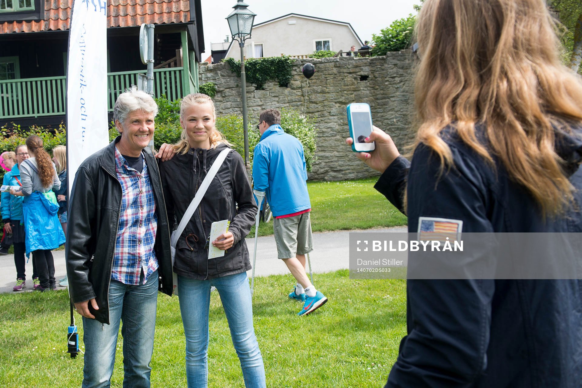 Damernas förbundskapten i fotboll Pia Sundhage poserar för en bild under Idrottens Dag i Almedalen den 2 juli 2014 i Visby.