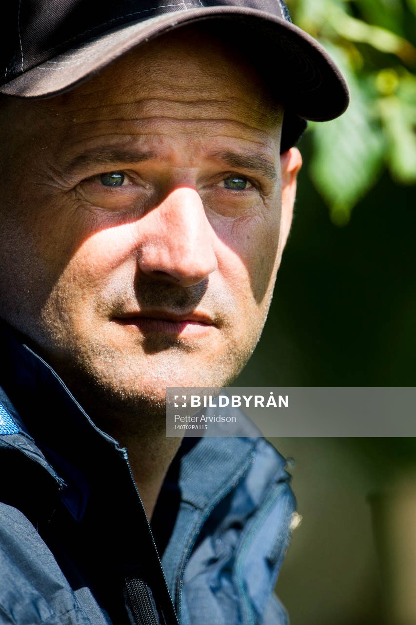 Sveriges förbundskapten P15/99 Magnus Wikman tittar på