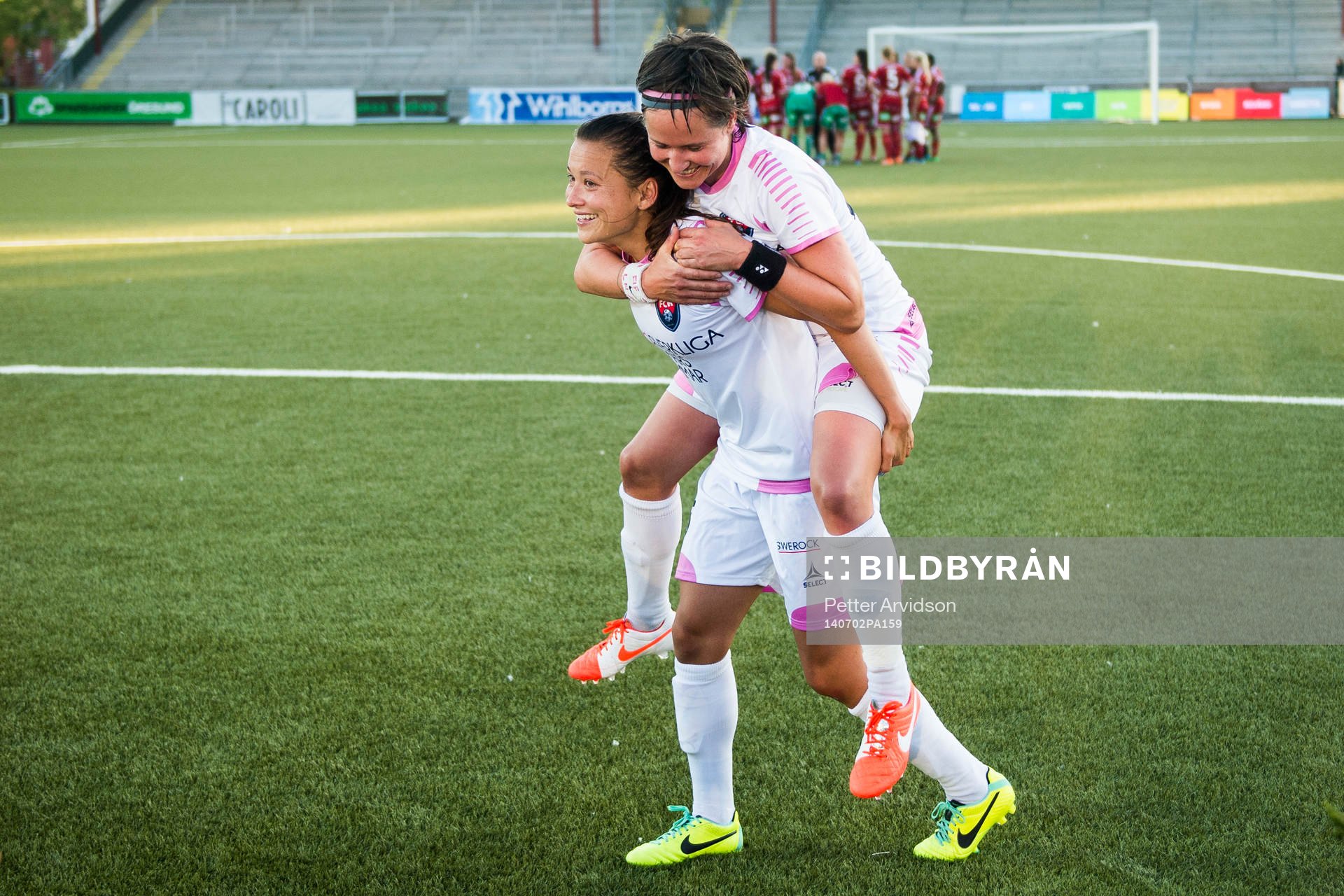 Rosengårds Katleen Radtke och Alexandra Riley efter fotbollsmatchen i Damallsvenskan mellan FC Rosengård och Piteå den 2 juli 2014 i Malmö.