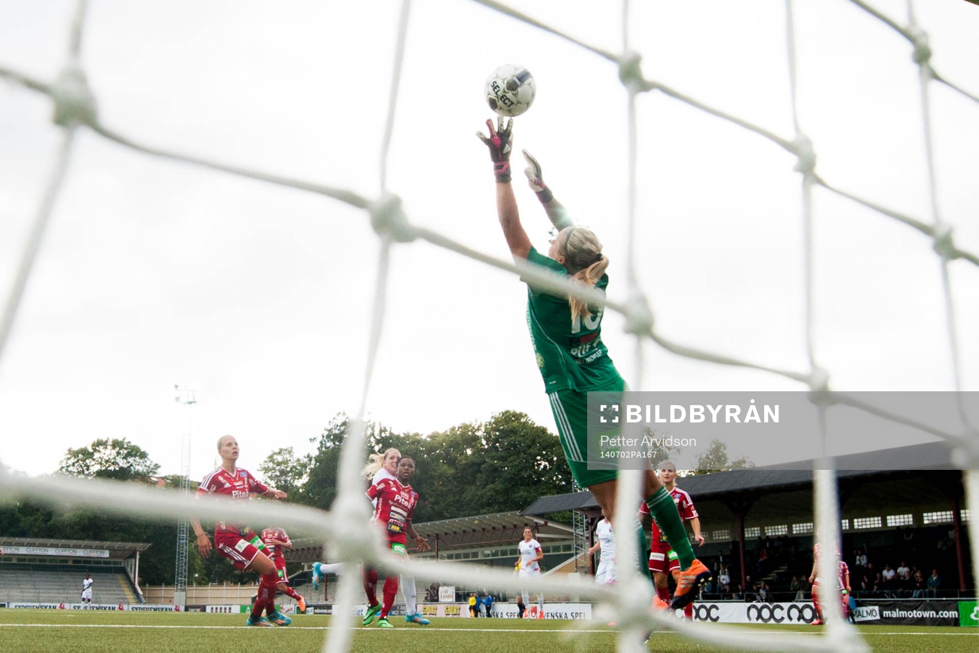 Rosengårds Elin Rubensson nickar in 4-1 bakom Piteås