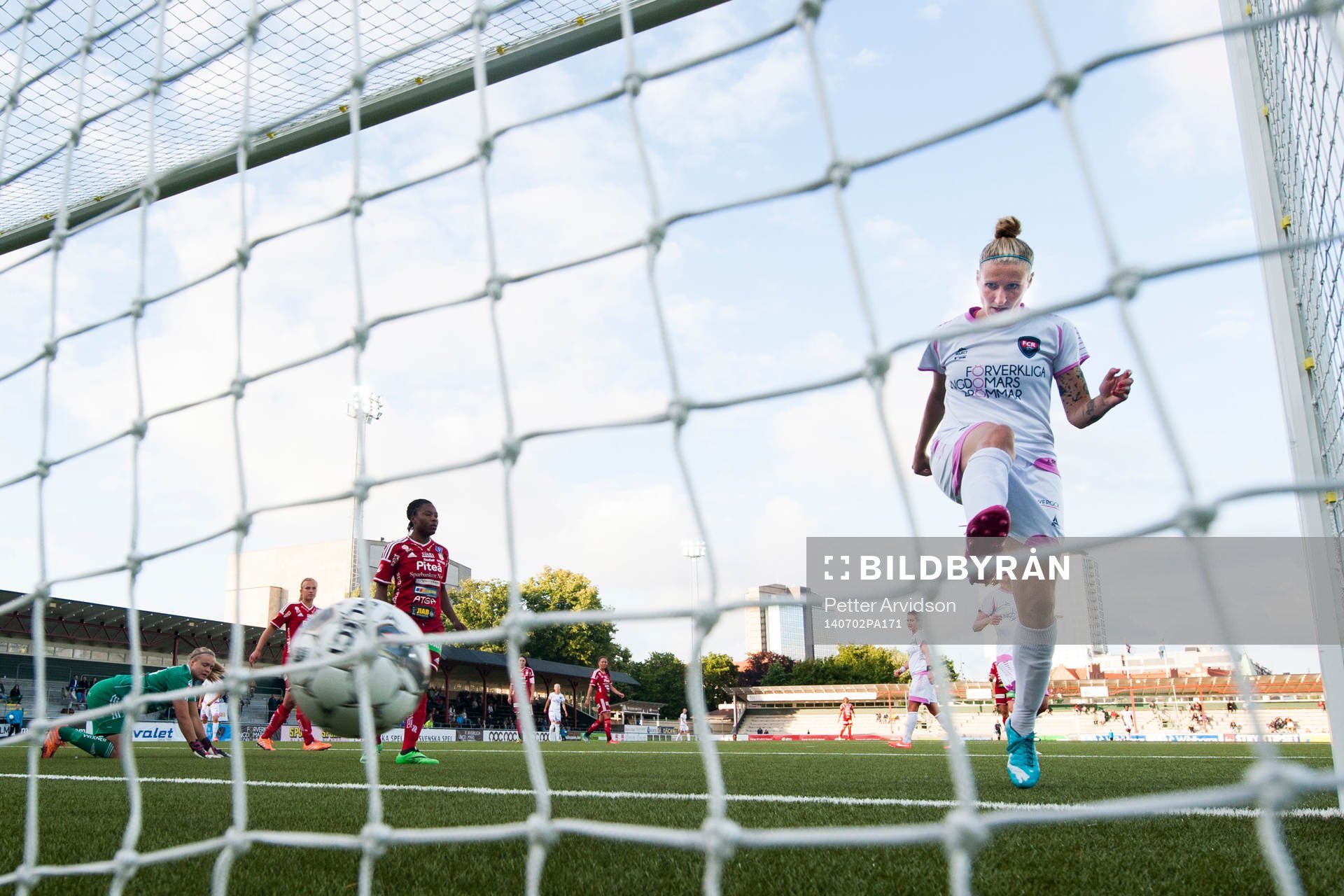 Rosengårds Anja Mittag gör 5-1 i öppet mål