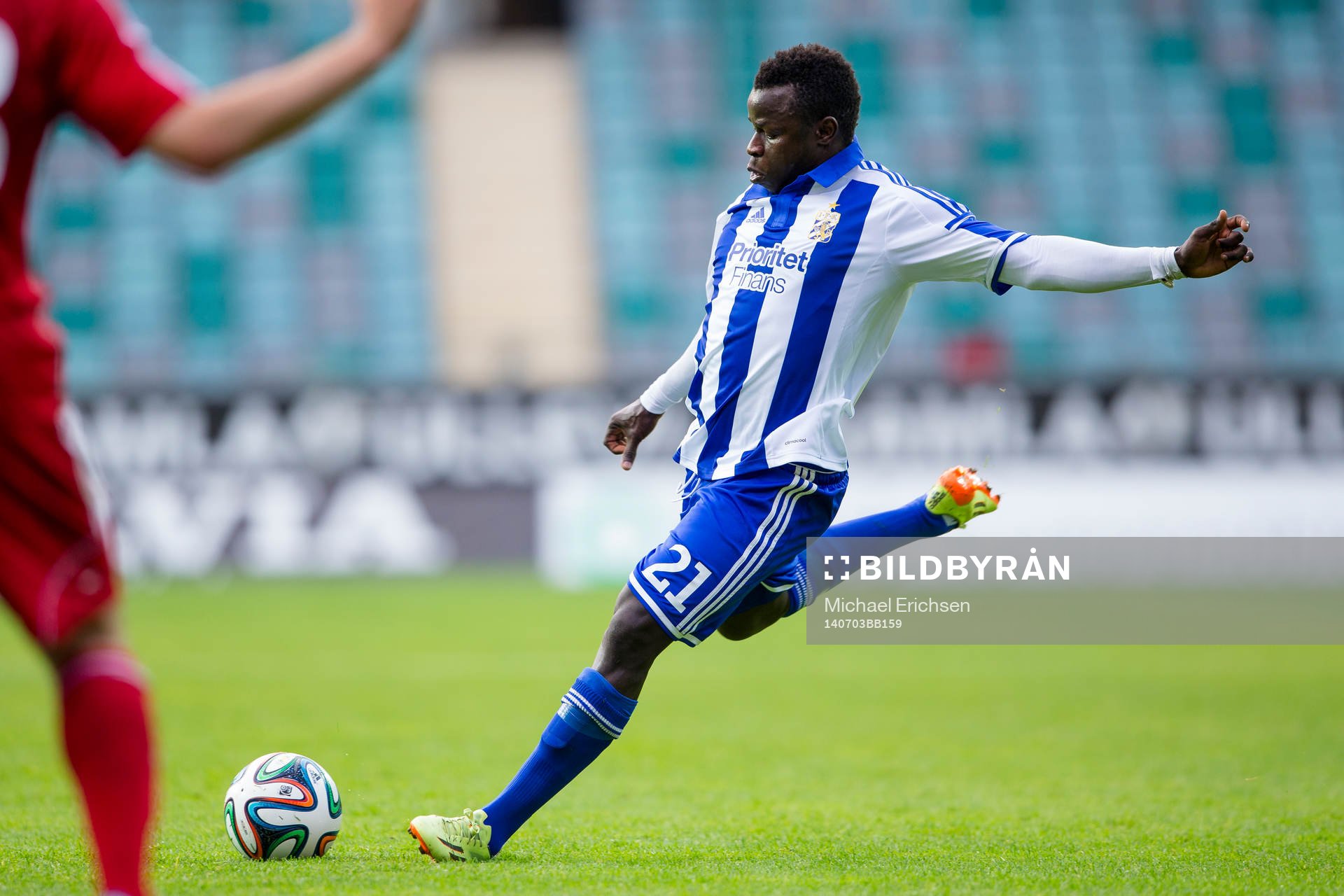IFK Göteborgs Malick Mané skjuter en frispark