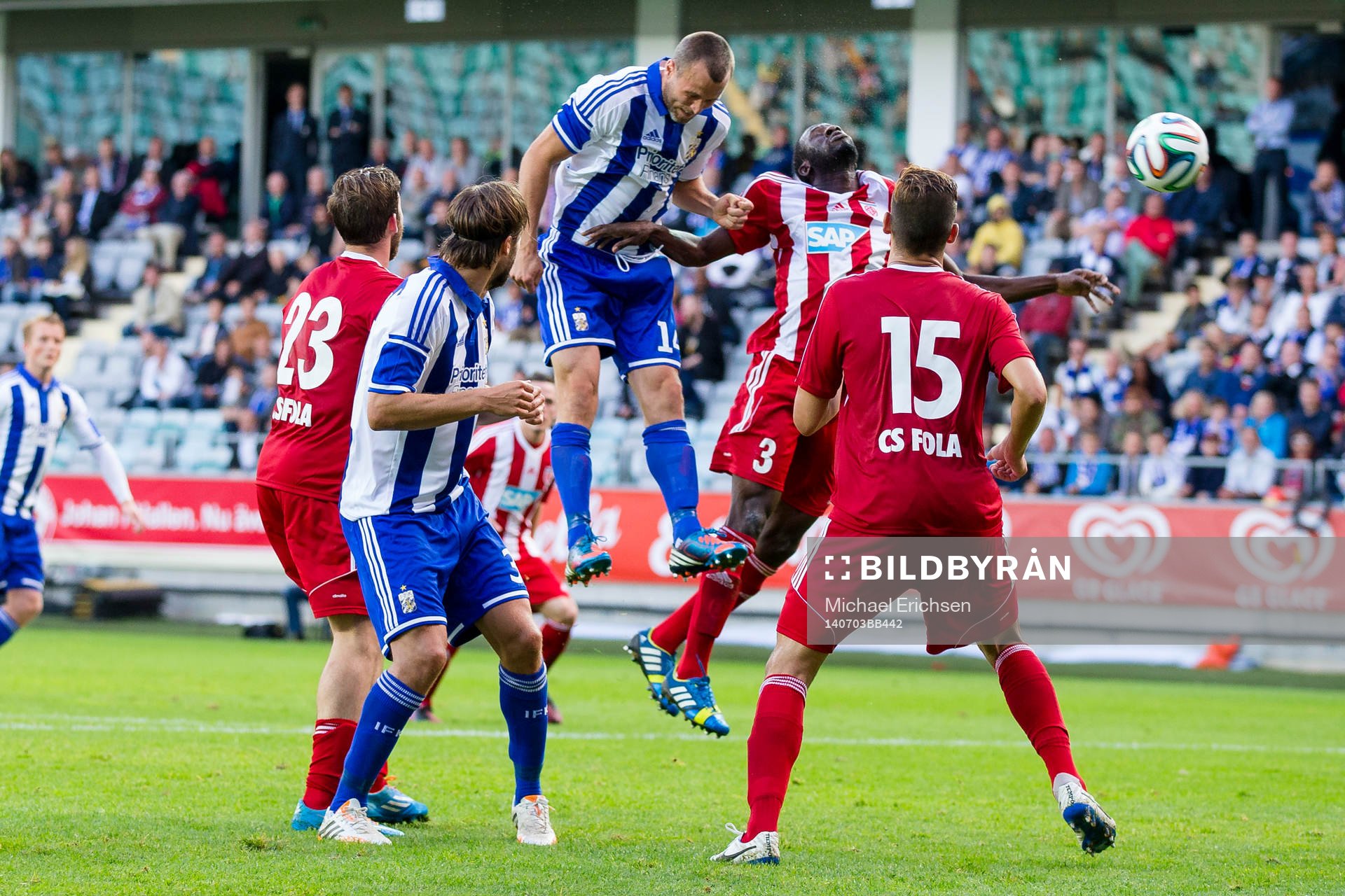 IFK Göteborgs Hjalmar Jonsson når högst på hörna