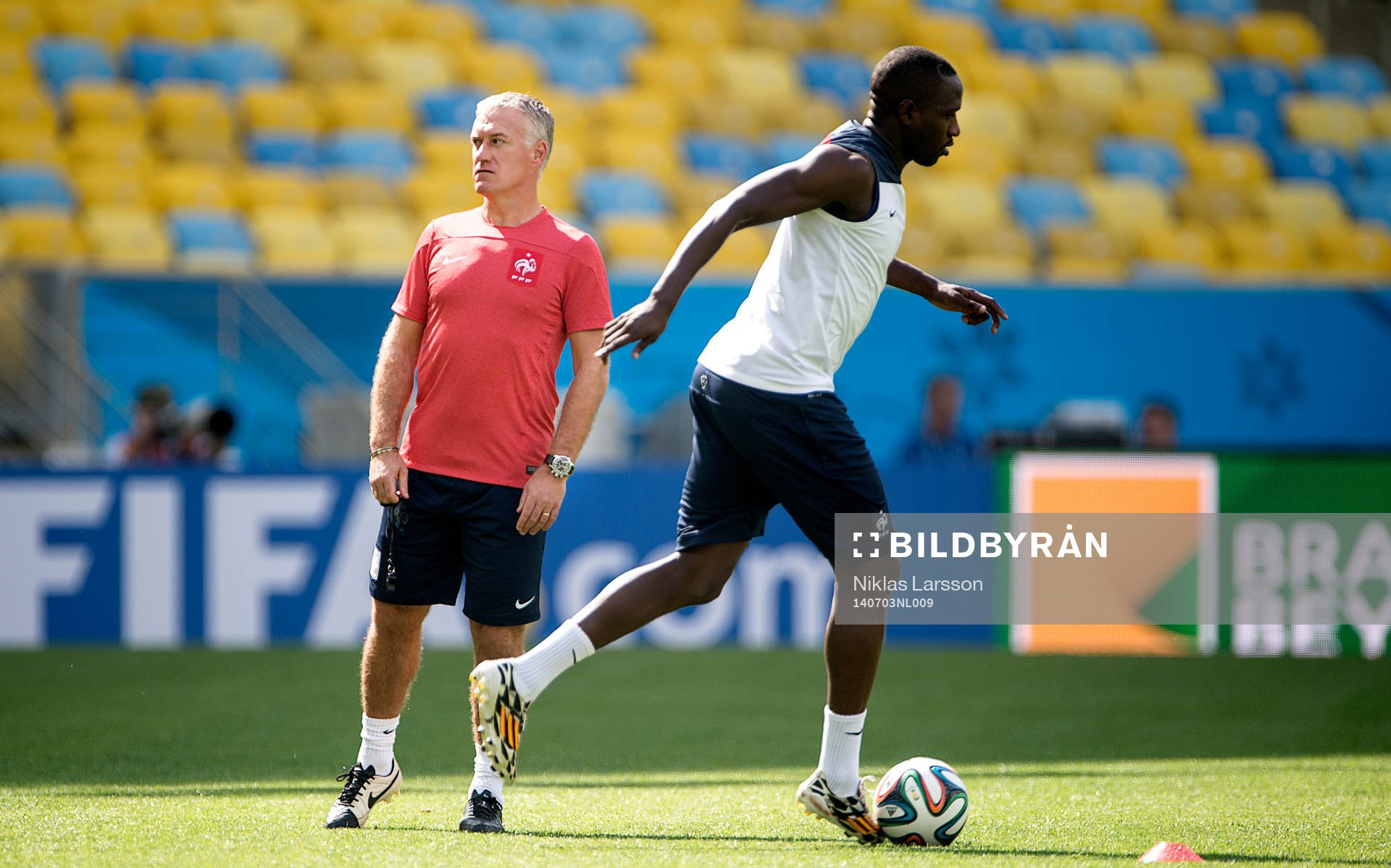 Frankrikes Blaise Matuidi och förbundskapten Didier