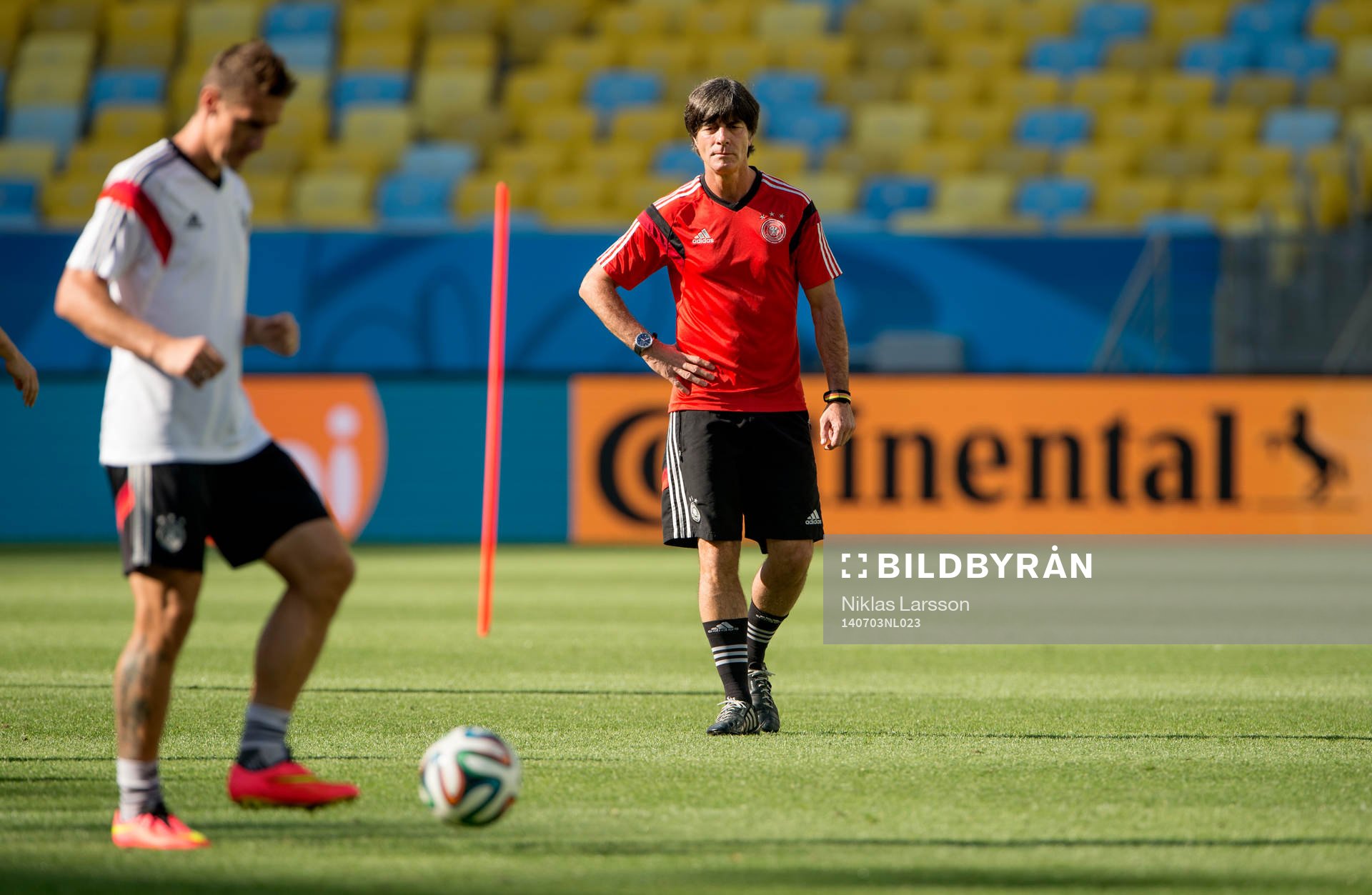 Tysklands Miroslav Klose och förbundskapten Joachim Löw under Tysklands träning under fotbolls-VM den 3 juli 2014 i Rio de Janeiro. 