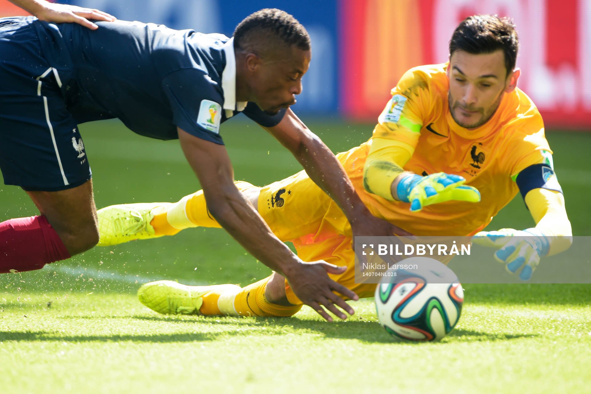 Frankrikes Patrice Evra och målvakt Hugo Lloris