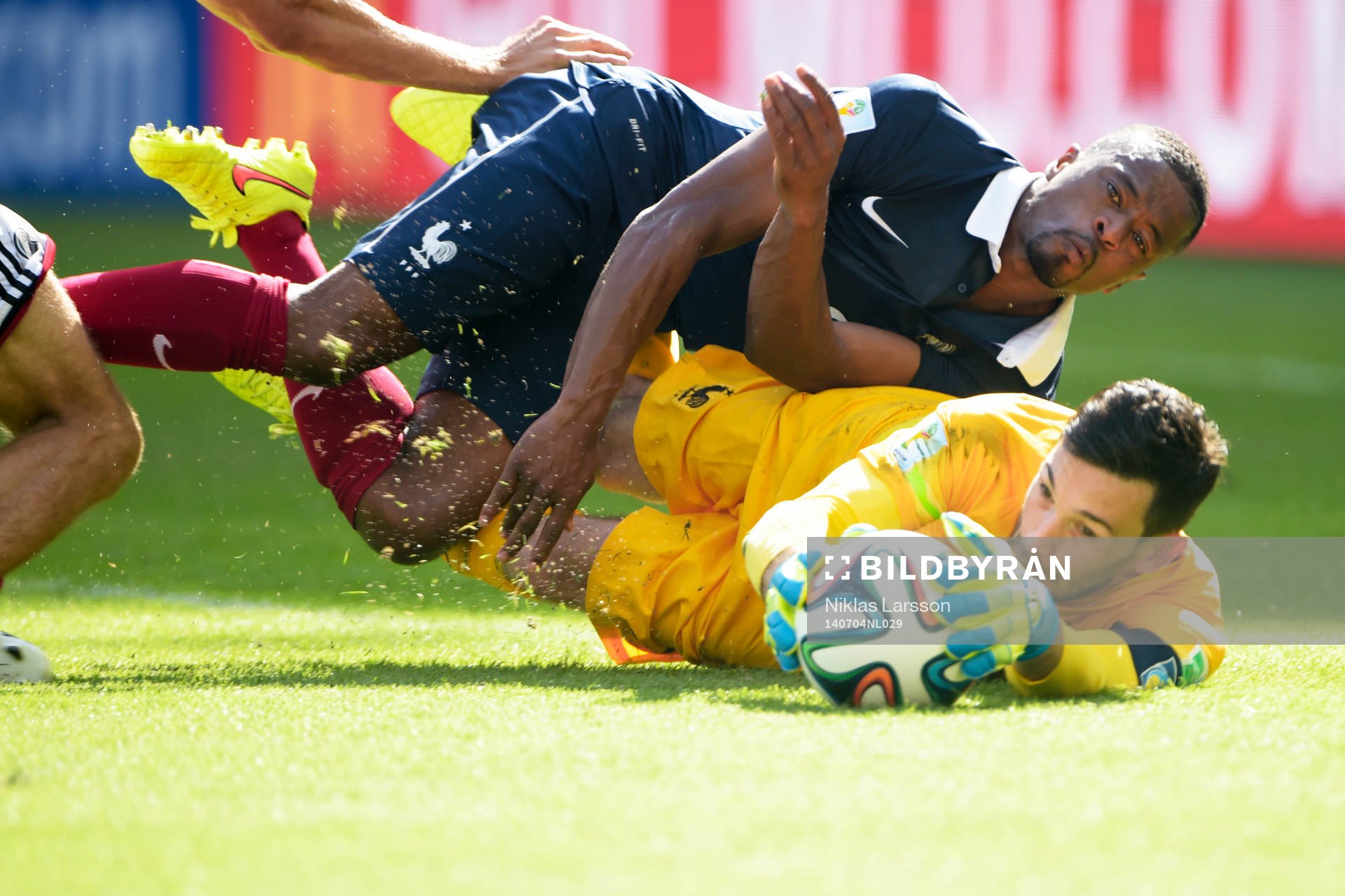 Frankrikes Patrice Evra och målvakt Hugo Lloris