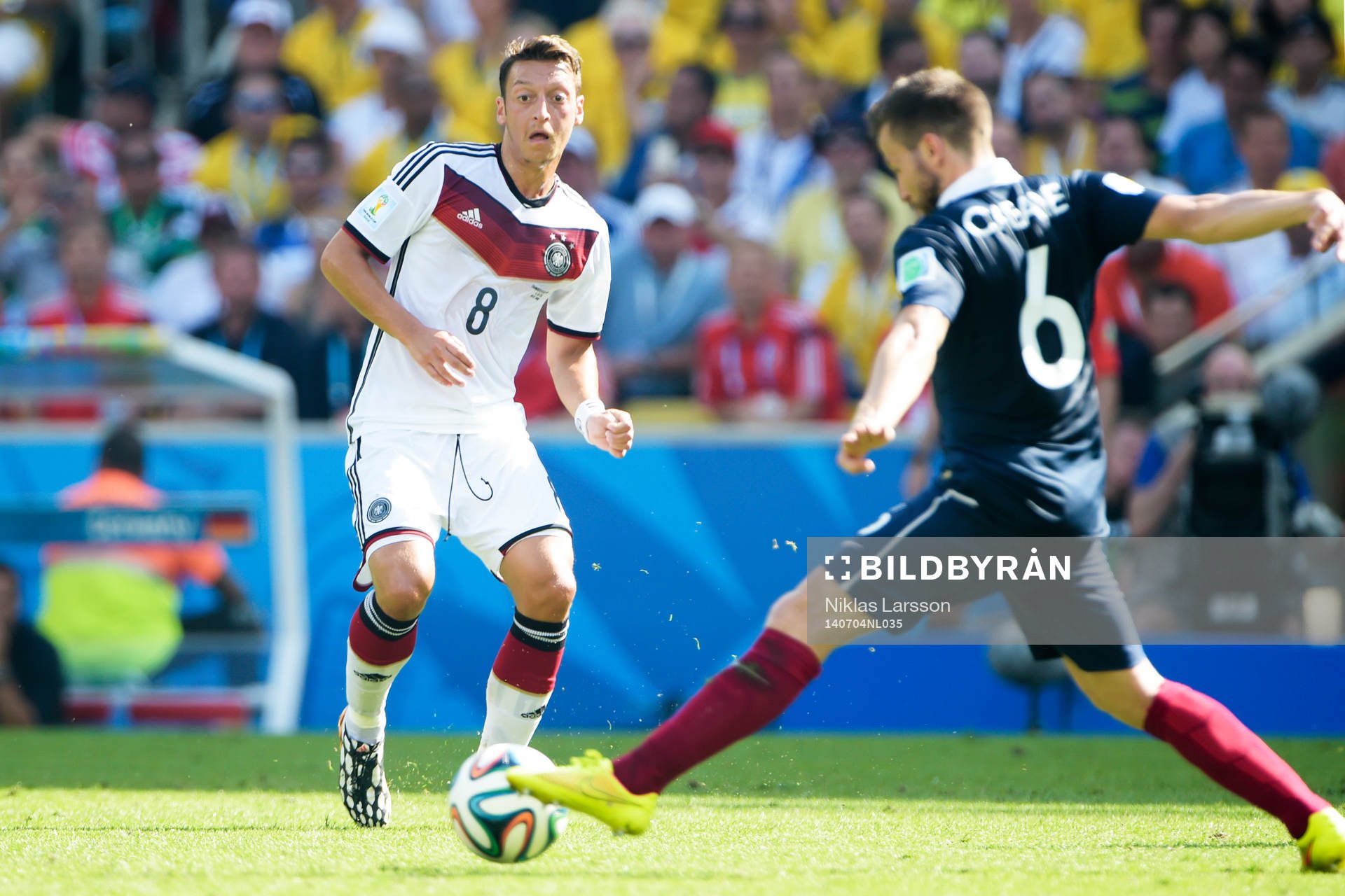 Tysklands Mesut Özil och Frankrikes Yohan Cabaye
