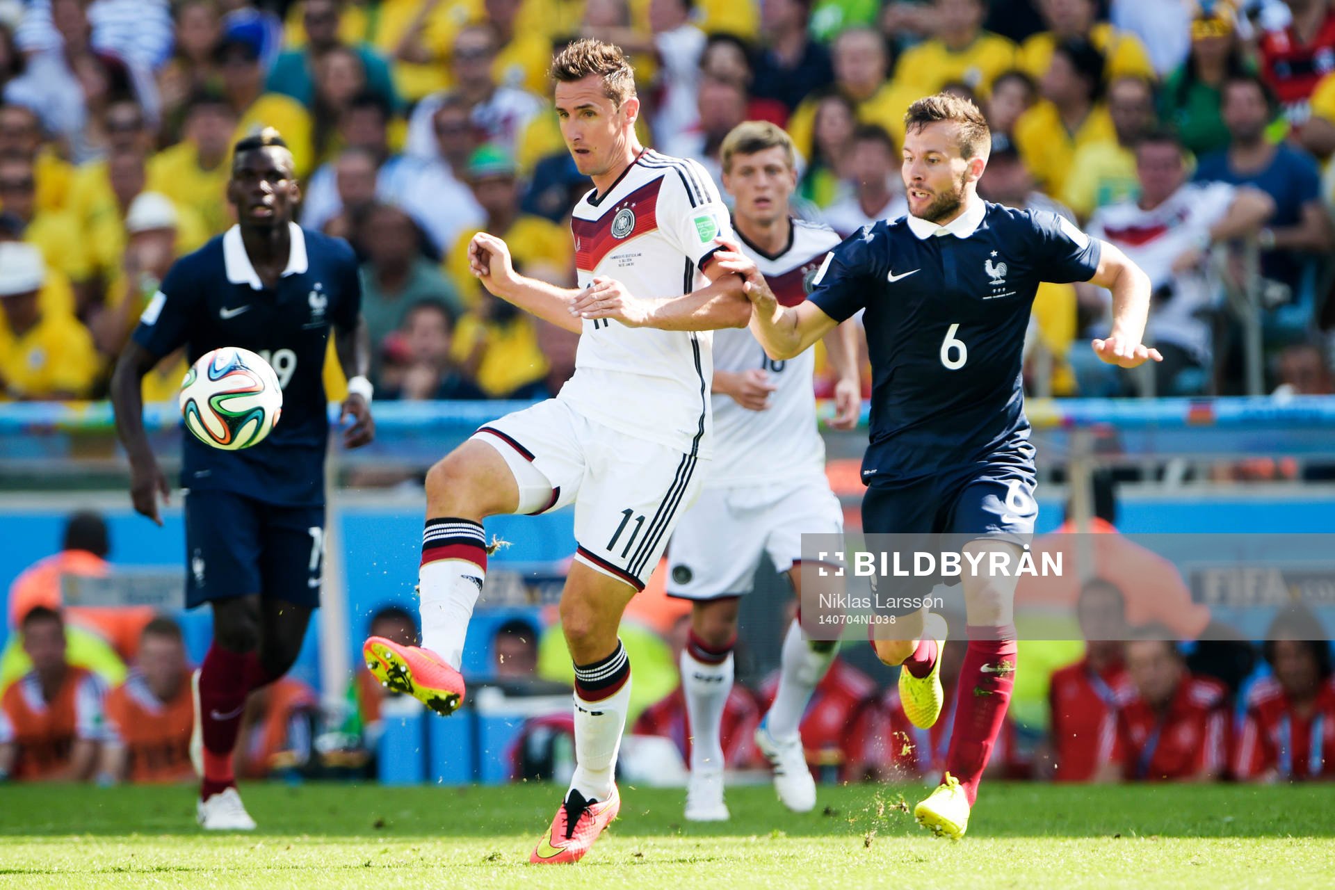 Tysklands Miroslav Klose och Frankrikes Yohan Cabaye