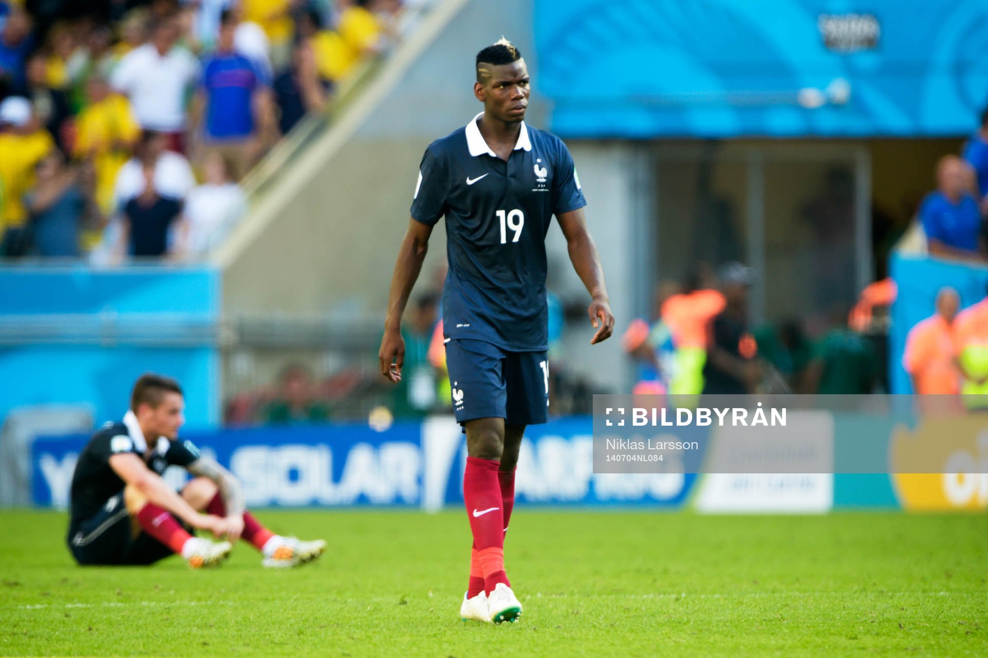 Frankrikes Paul Pogba deppar