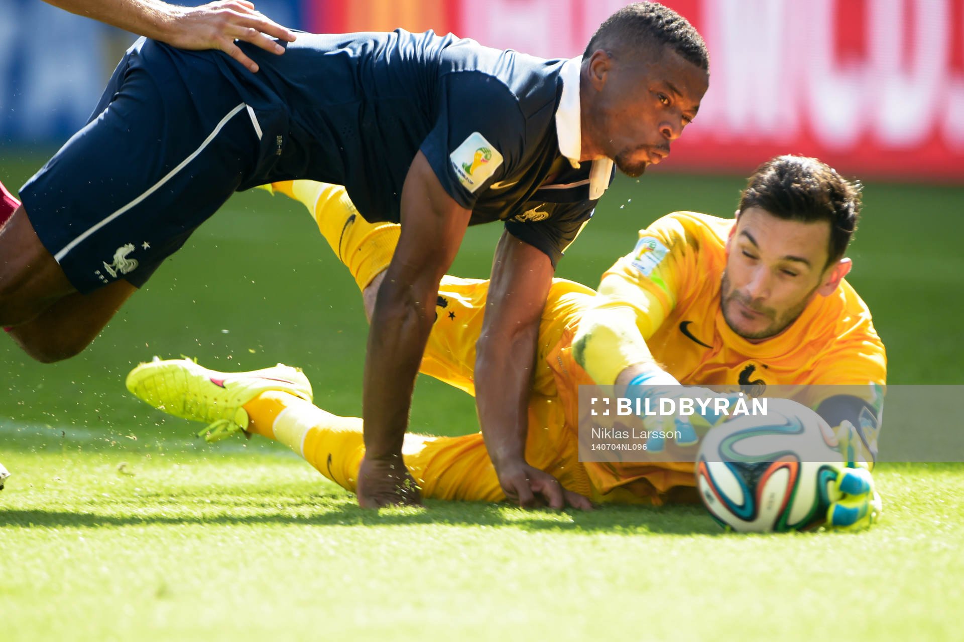 Frankrikes Patrice Evra och målvakt Hugo Lloris