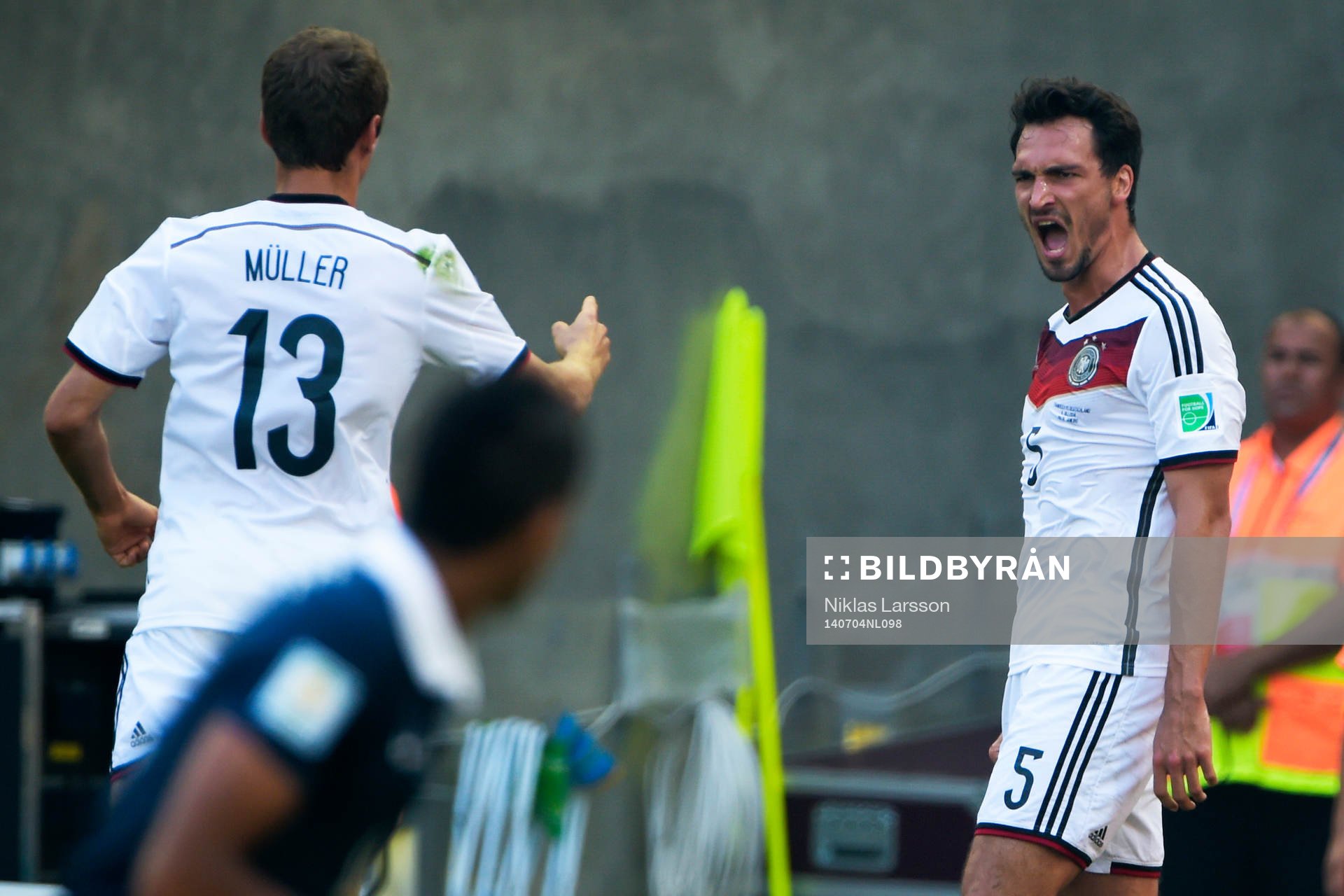 Tysklands Thomas Müller och Mats Hummels jublar