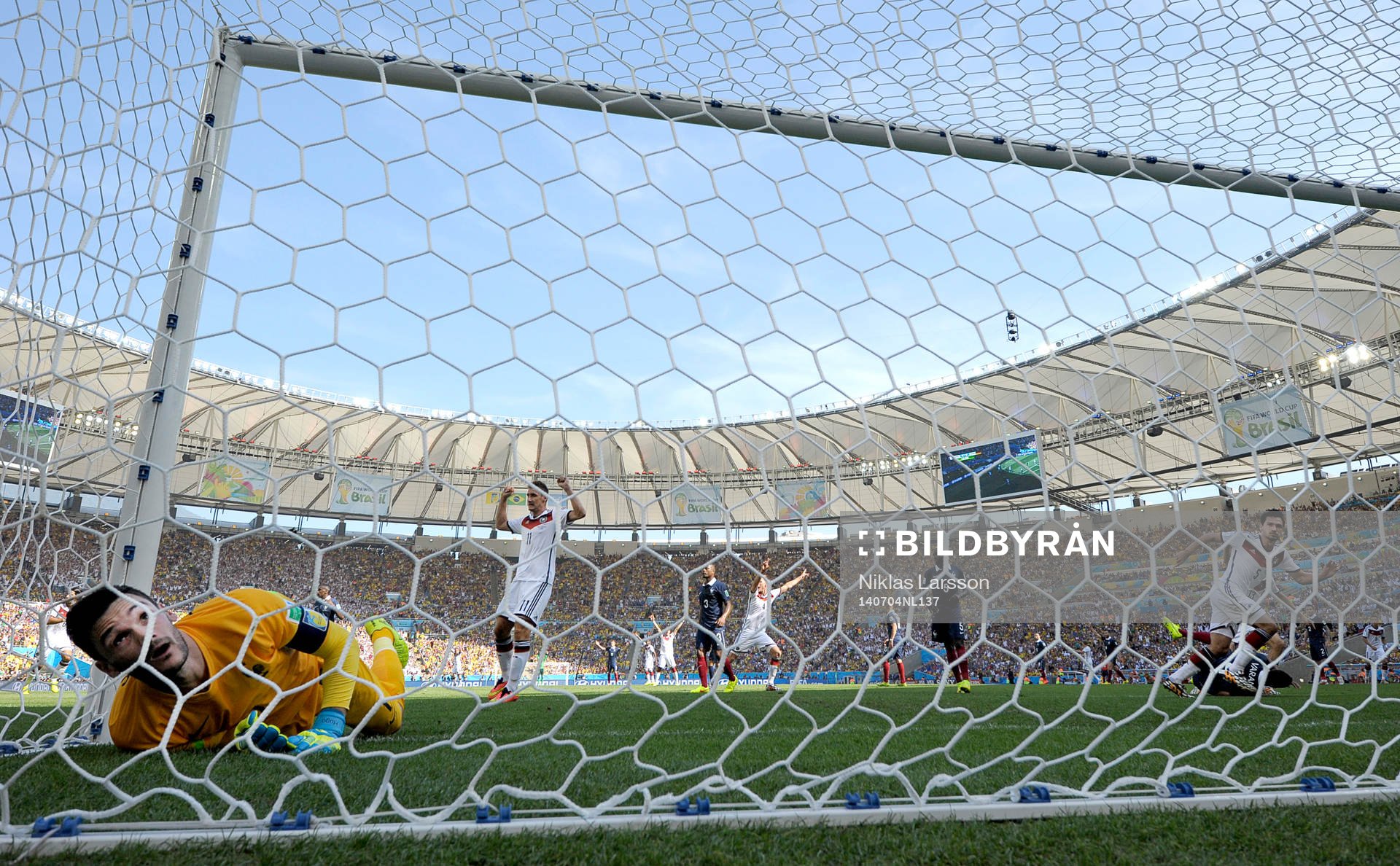 Tysklands Mats Hummels gör 1-0