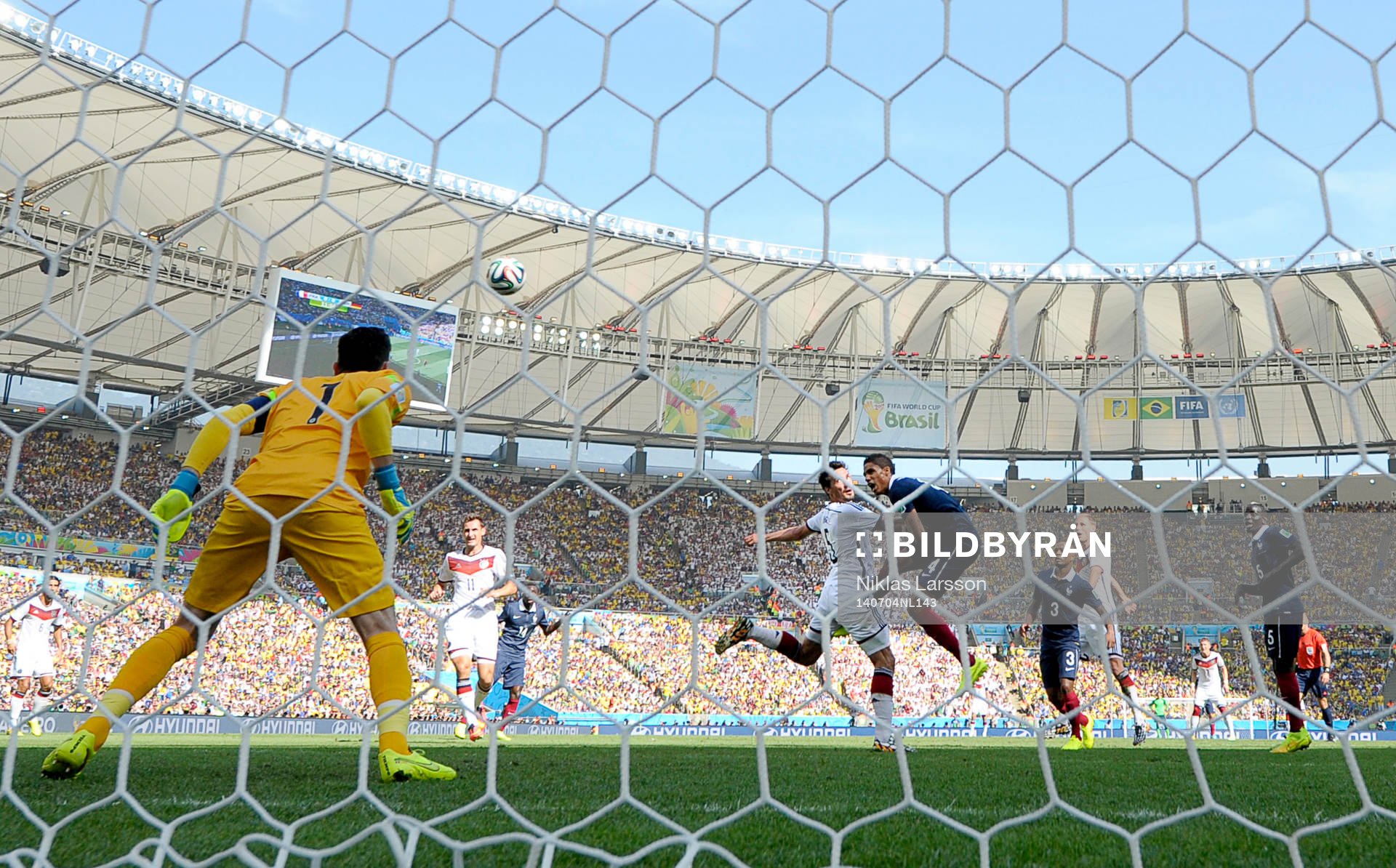 Tysklands Mats Hummels gör 1-0 målet
