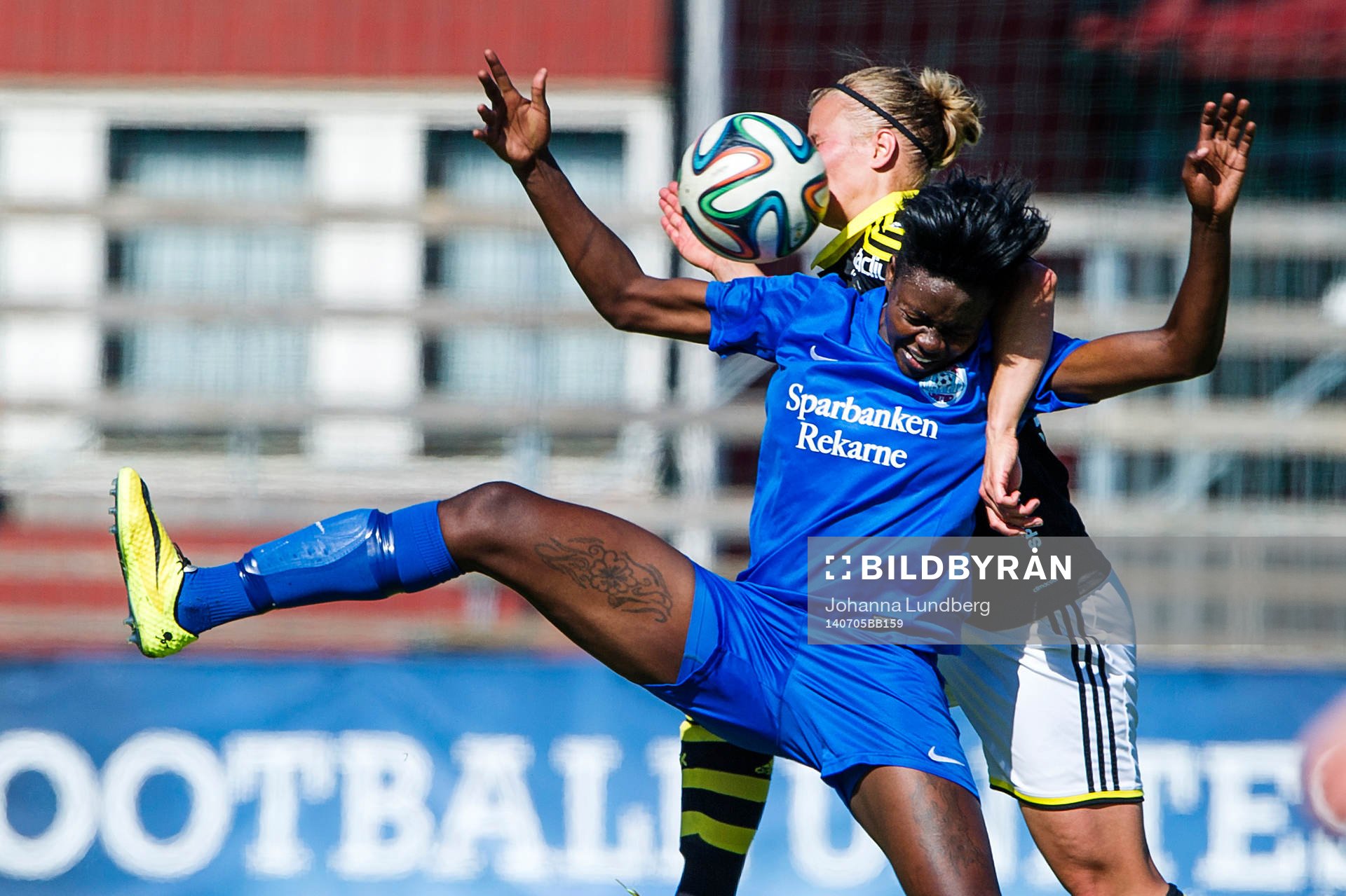 AIKs Maija Saari i en duell med Eskilstunas Gaelle Enganamouit under fotbollsmatchen i Damallsvenskan mellan AIK och Eskilstuna den 5 juli 2014 i Stockholm.