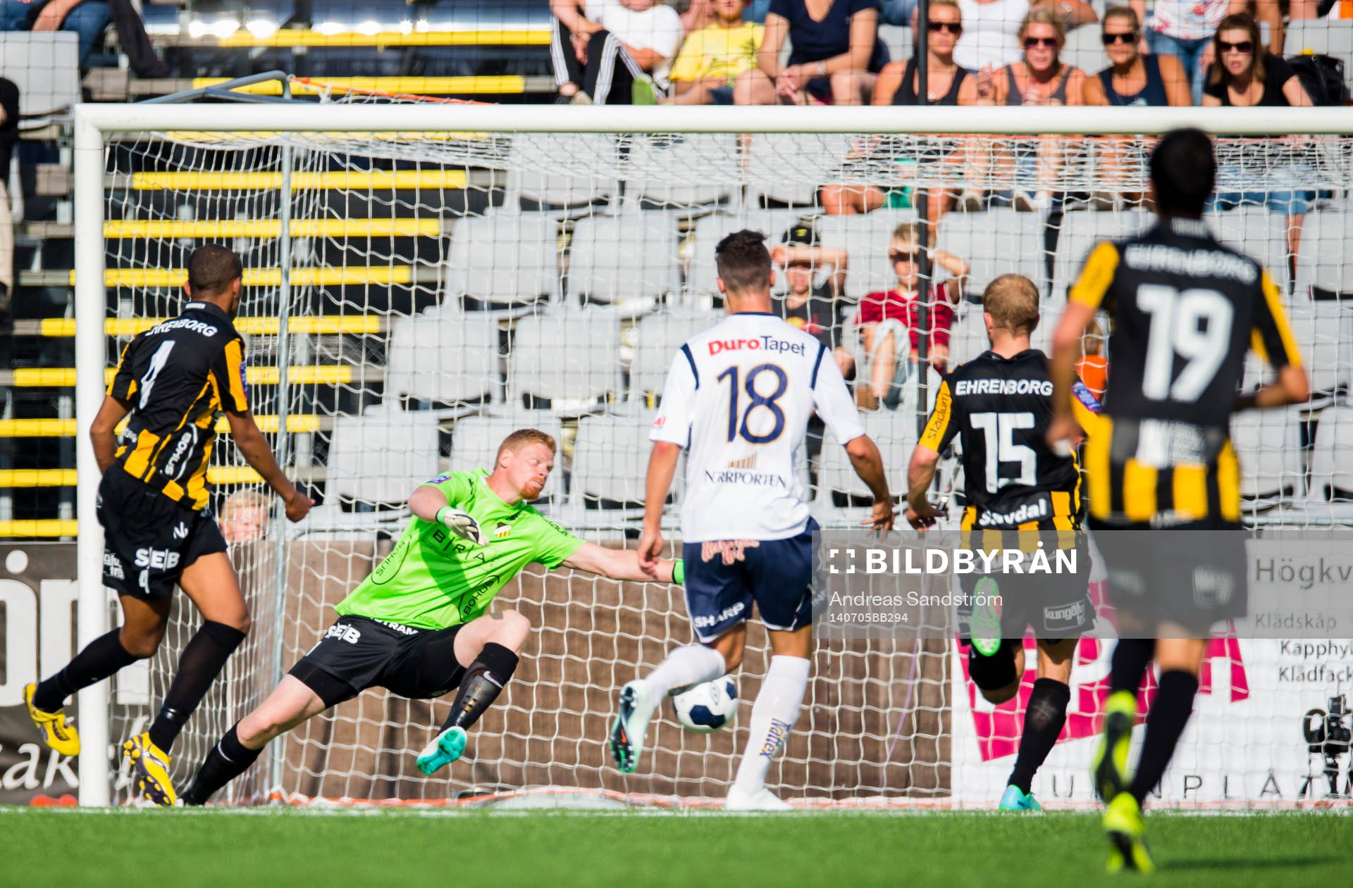 Häckens målvakt Christoffer Källqvist släpper in 0-1
