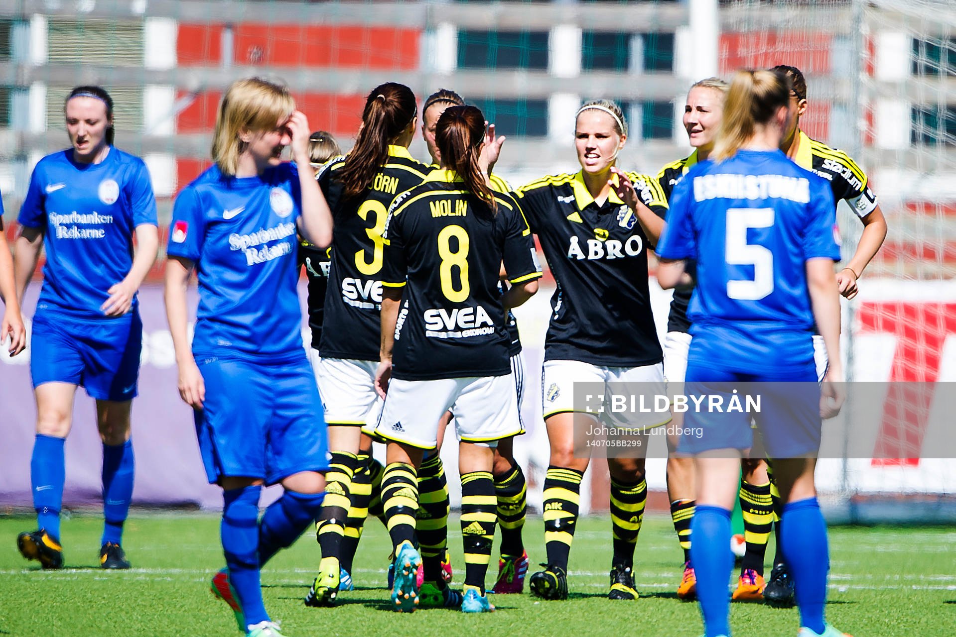 AIKs spelar jublar efter att Sara Storck gjort 1-0 under fotbollsmatchen i Damallsvenskan mellan AIK och Eskilstuna den 5 juli 2014 i Stockholm.