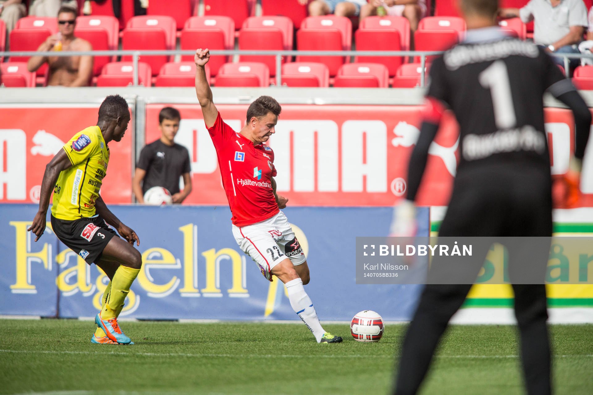 Mjällbys Gebenga Arokoyo och Kalmars Melker Hallberg
