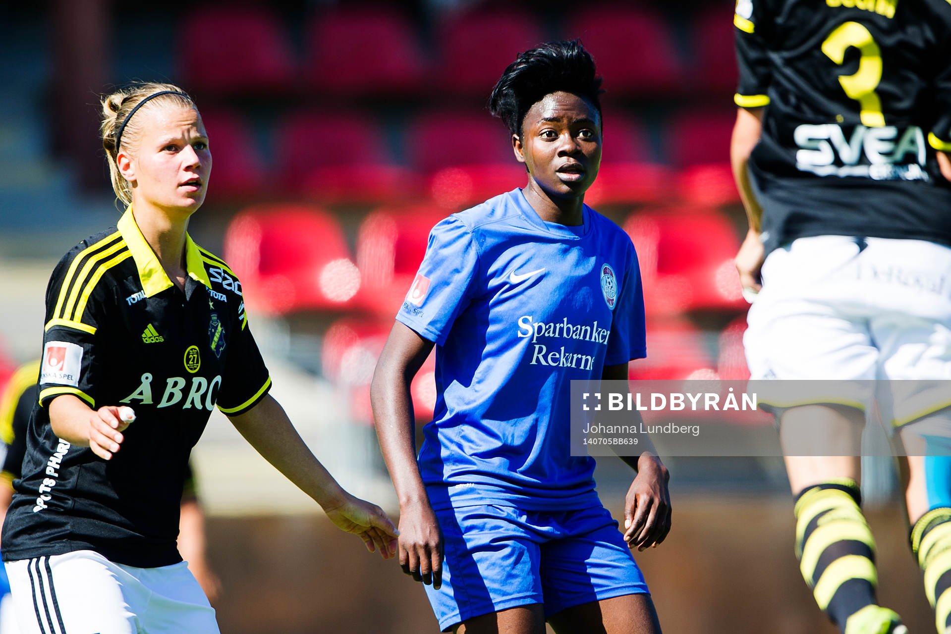 AIKs Maija Saari och Eskilstunas Gaelle Enganamouit