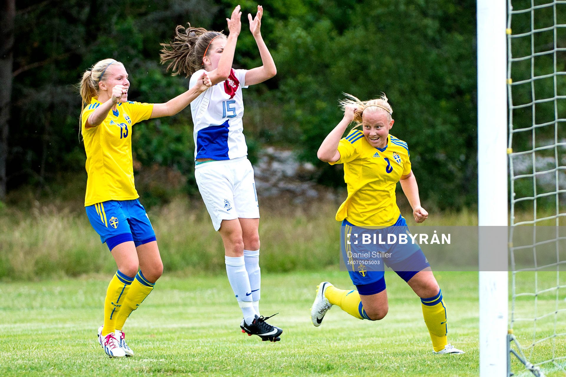 Sveriges Ebba Wieder jublar efter att ha gjort 1-0 under en träningslandskamp mellan Sverige och Holland F16 den 5 juli 2014 i Henån.