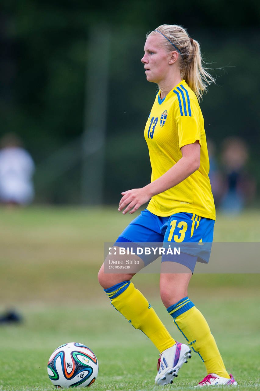 Sveriges Josefine Rybrink under en träningslandskamp mellan Sverige och Holland F16 den 5 juli 2014 i Henån.