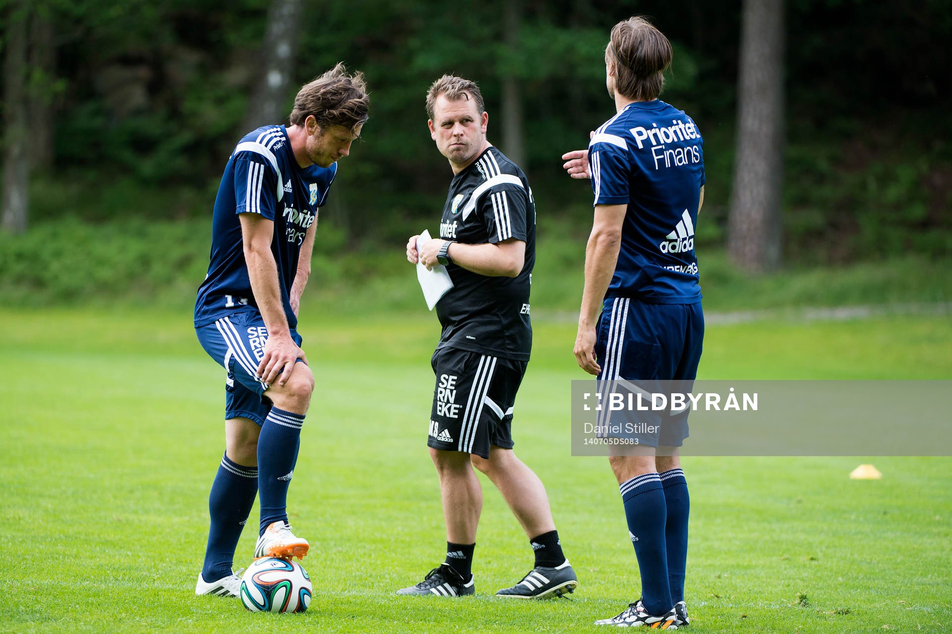 Gustav Svensson, tränare Mikael Stahre och Mattias Bjärsmyr under en träning med  IFK Göteborg den 5 april 2014 i Göteborg.