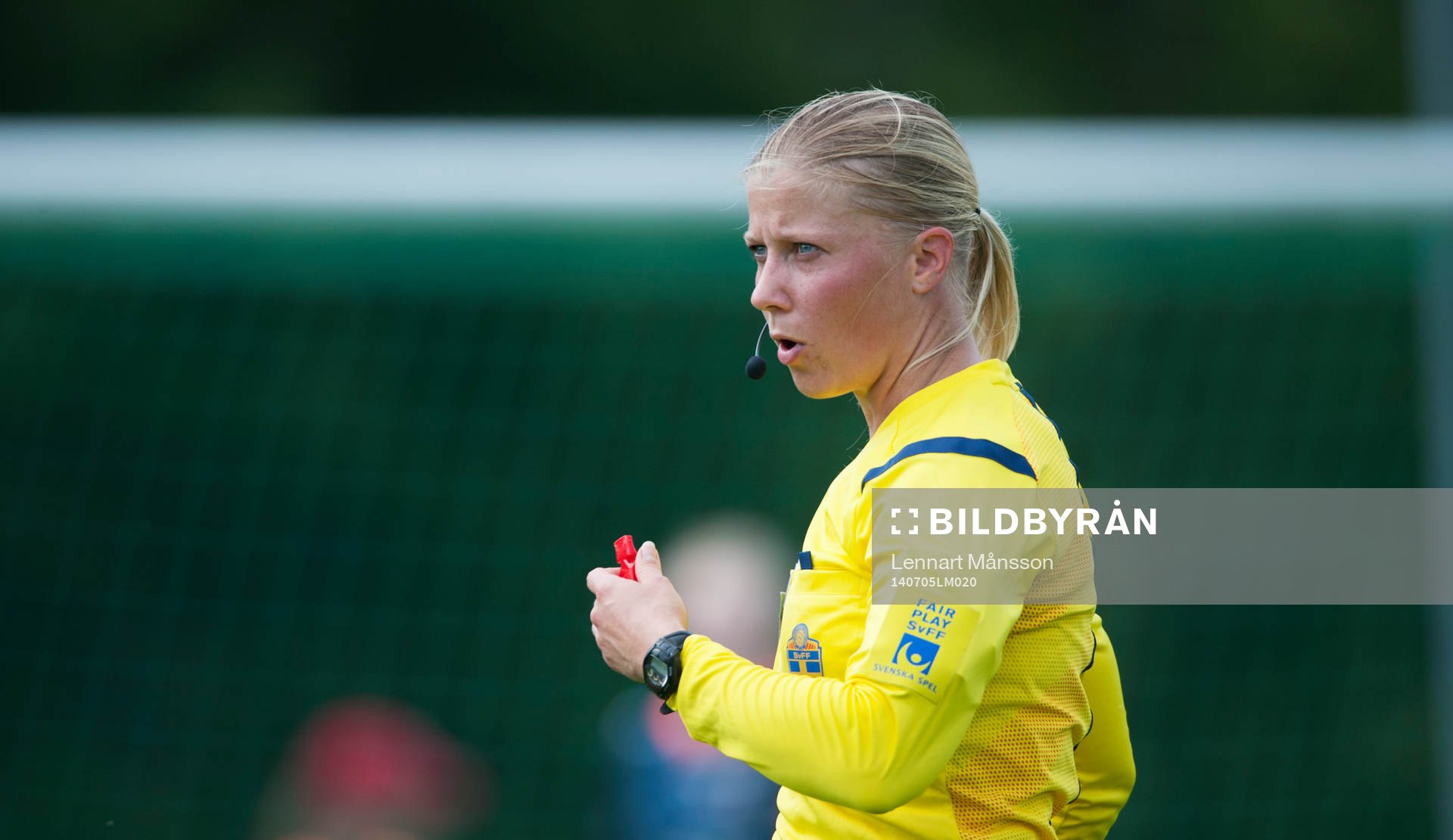 Domaren Sandra Fogelberg i matchen i damallsvenskan mellan