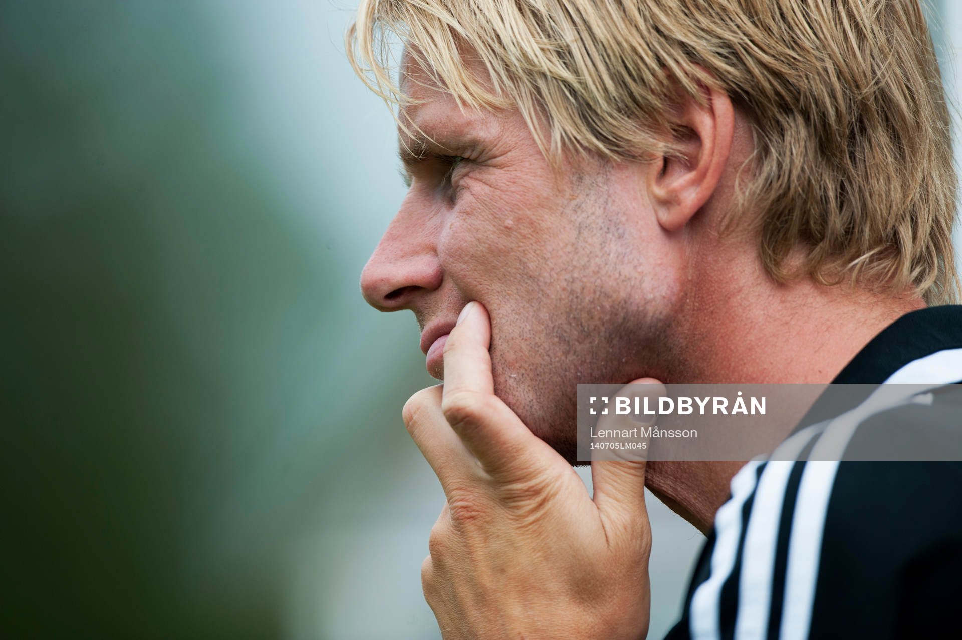 Vittsjös tränare Simon Sjöfors i matchen i damallsvenskan mellan Vittsjö och Kristianstad i Vittsjö 5 juli.