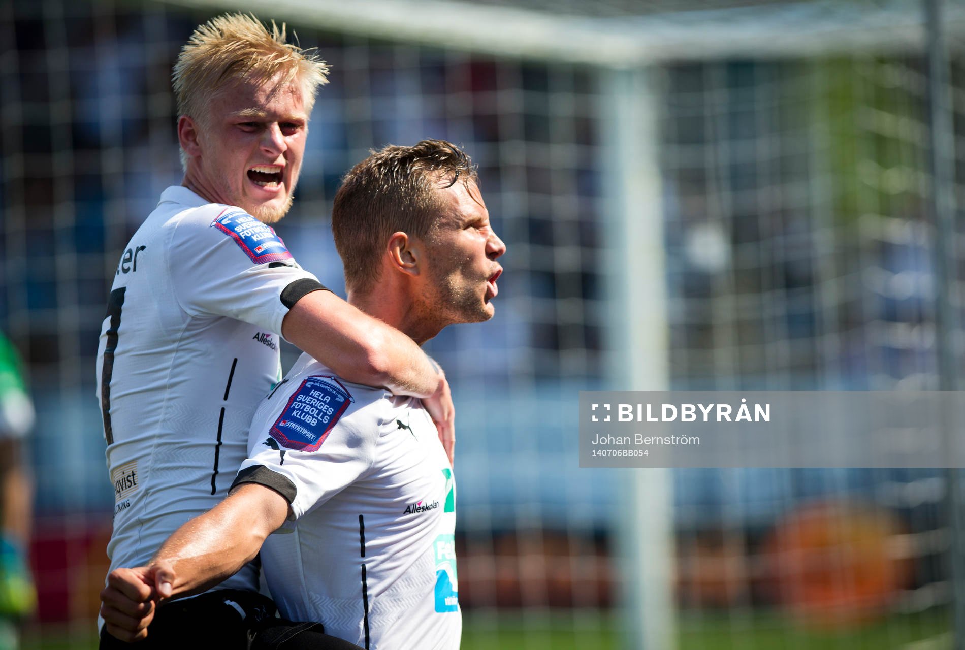 Örebros Robert Åhman Persson gör 2-0 och jublar med Karl Holmberg under fotbollsmatchen i Allsvenskan mellan Örebro och Norrköping den 6 juli 2014 i Örebro.