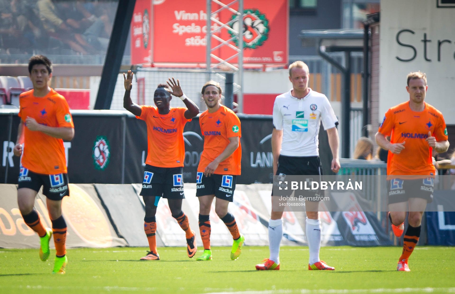 Norrköpings Alhaji Kamara gör 2-2 och jublar